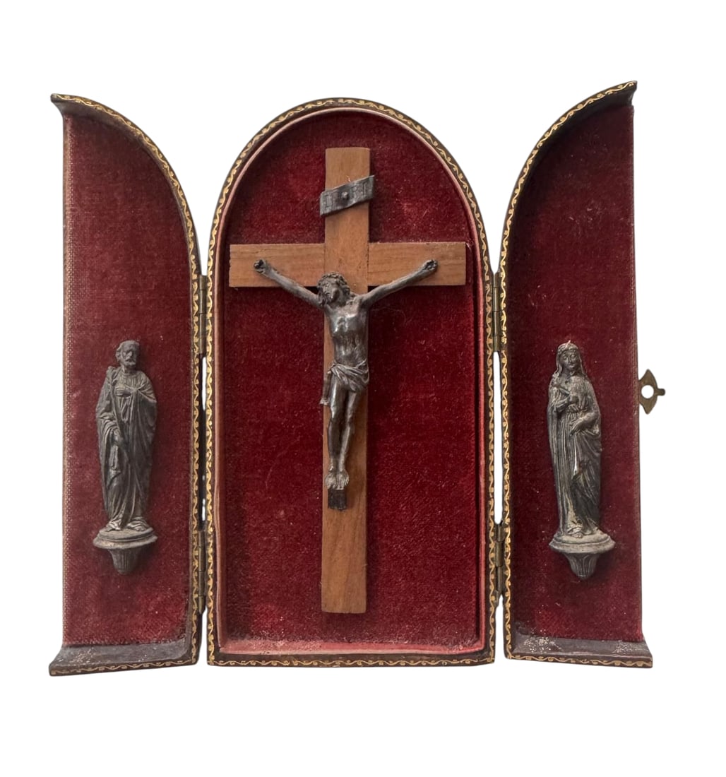 Vintage Leather Cased Traveling Religious Altar/Icon: Vintage Leather Cased Traveling Religious Altar/Icon. This piece closes up for traveling in a beautiful vintage leather case with brass hardware. When opened it uncovers 2 saints to the sides of a cru