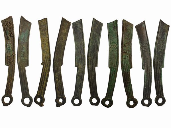 001: CHINA-ZHOU Dynasty Ming Knife Coins(5): CHINA-ZHOU Dynasty, c.300 BC, Lot of 5 different Ming Knife Coins, two similar to FD 241 with large rounded "Ming" and 3 similar to FD 242 with cramped "Ming". Each with different reverse inscription