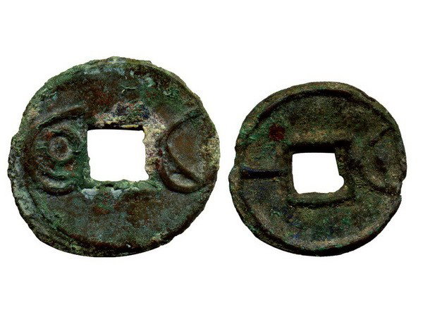 CHINA-WARRING STATES Round Coins(2): CHINA-WARRING STATES Round Coins(2): 1) Yi Hua, 20mm, 2g; 2) Ming Hua, 25mm, 3g. Total 2 Pieces, VF