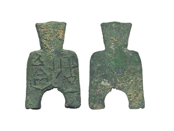 002: CHINA-WARRING STATES Square Foot Spade Coin: CHINA-WARRING STATES Zhou Dynasty Square Foot Spade Coin with Round Crotch and Round Shoulder, Character "An Yi Yi Jin", 53mm, 12.8g, VF