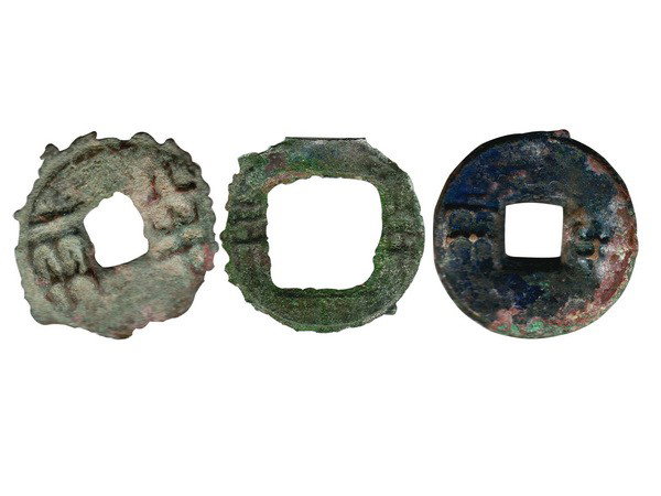 CHINA-WARRING STATES Lot of 3 Ban Liang Coin, F: CHINA-WARRING STATES Lot of 3 Ban Liang Coin:1) 18.19mm, 1.40g; 2) 17.14mm, 0.48g; 3) 31.31mm, 2.42g, F. Total 3 Pieces