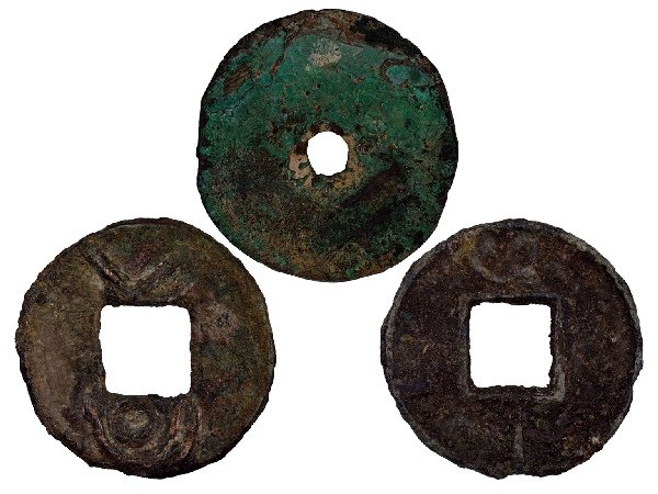 CHINA-WARRING STATES Round Coin(3): CHINA-WARRING STATES Round Coin(3): 1) Zhou Dynasty State of Wei , from city of Yuan, 41mm, 11g; 2) Ming Hua, 19mm, 1g; 3) Yi Hua, 26mm, 3g. Total 3 Pieces, VF