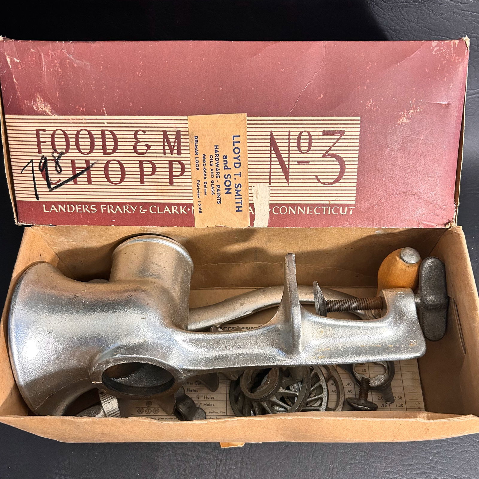 Universal No.3 Food and Meat Chopper with Original Packaging (1 of 3)