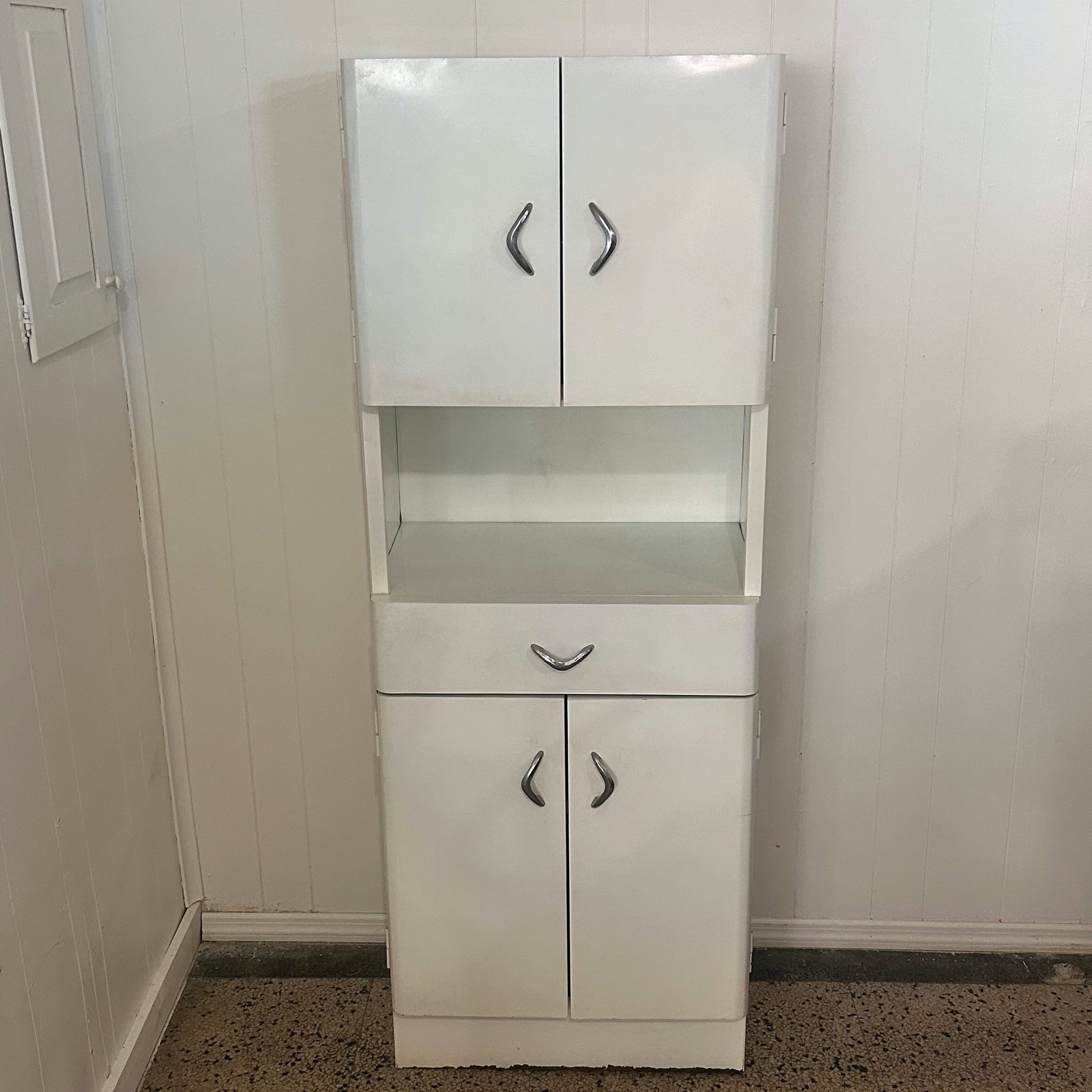 Vintage 1950's Metal Storage Cabinet (1 of 7)