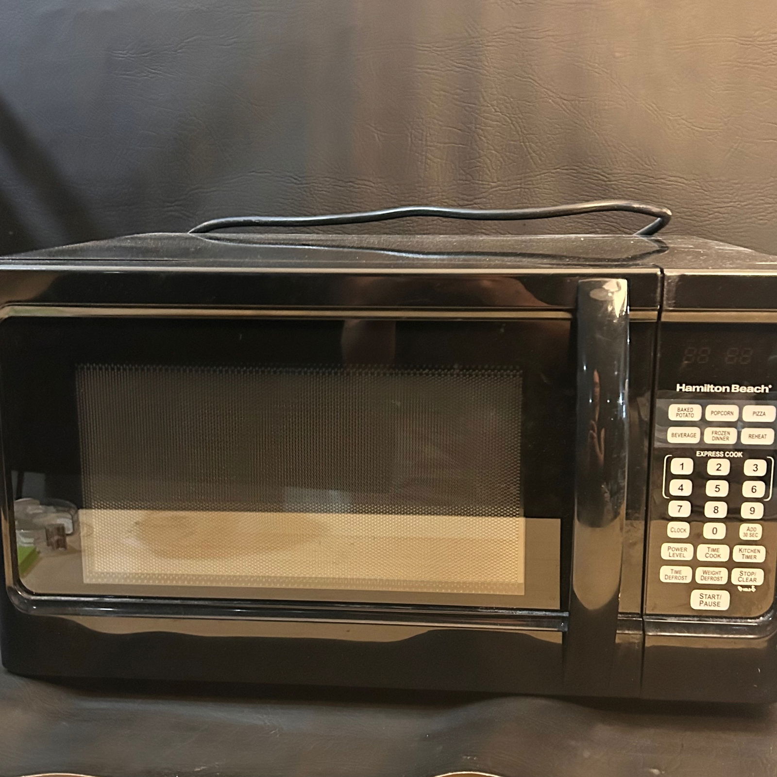 Black Hamilton Beach Microwave (1 of 4)