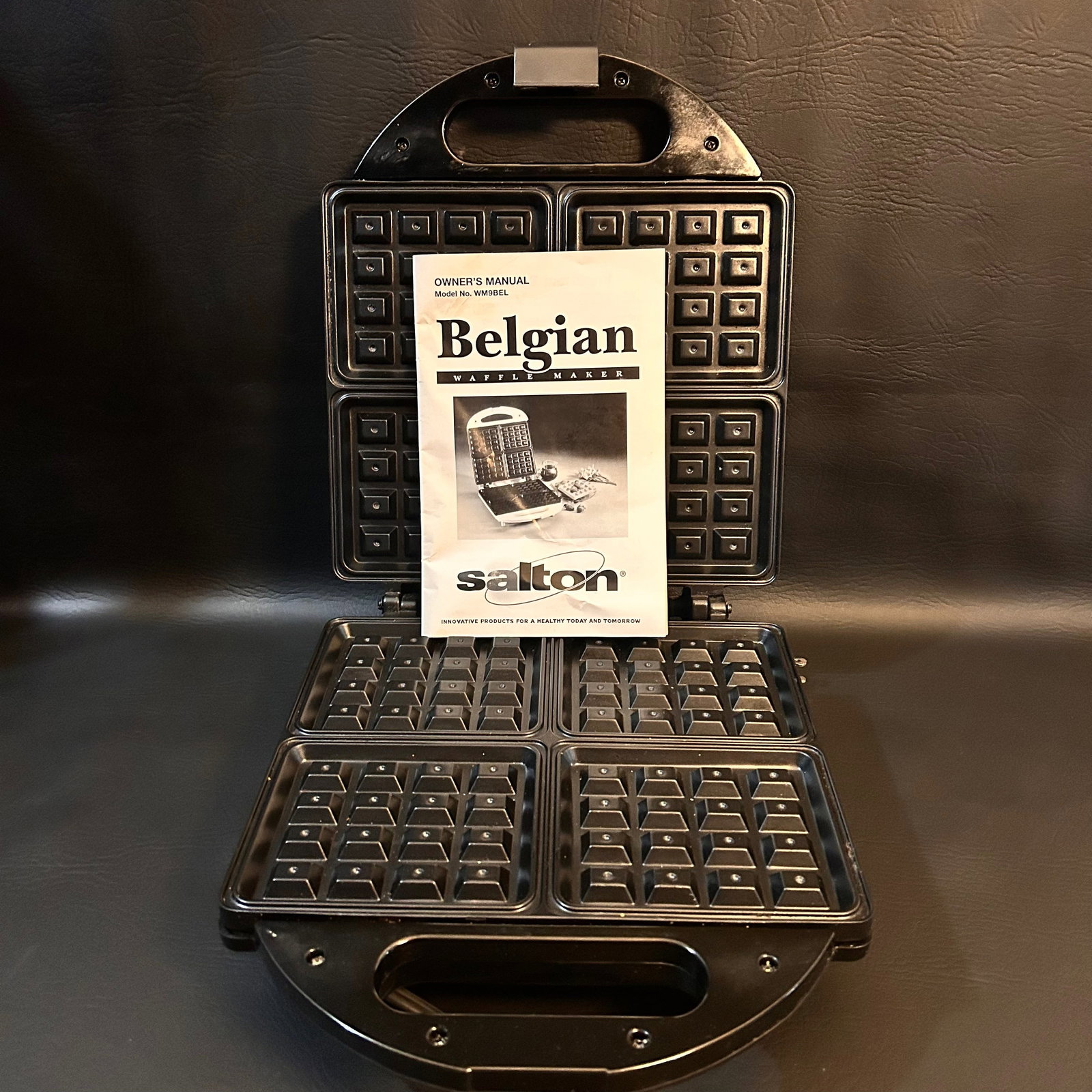 Saltan Belgian Waffle Maker: Item comes as pictured, gently used.