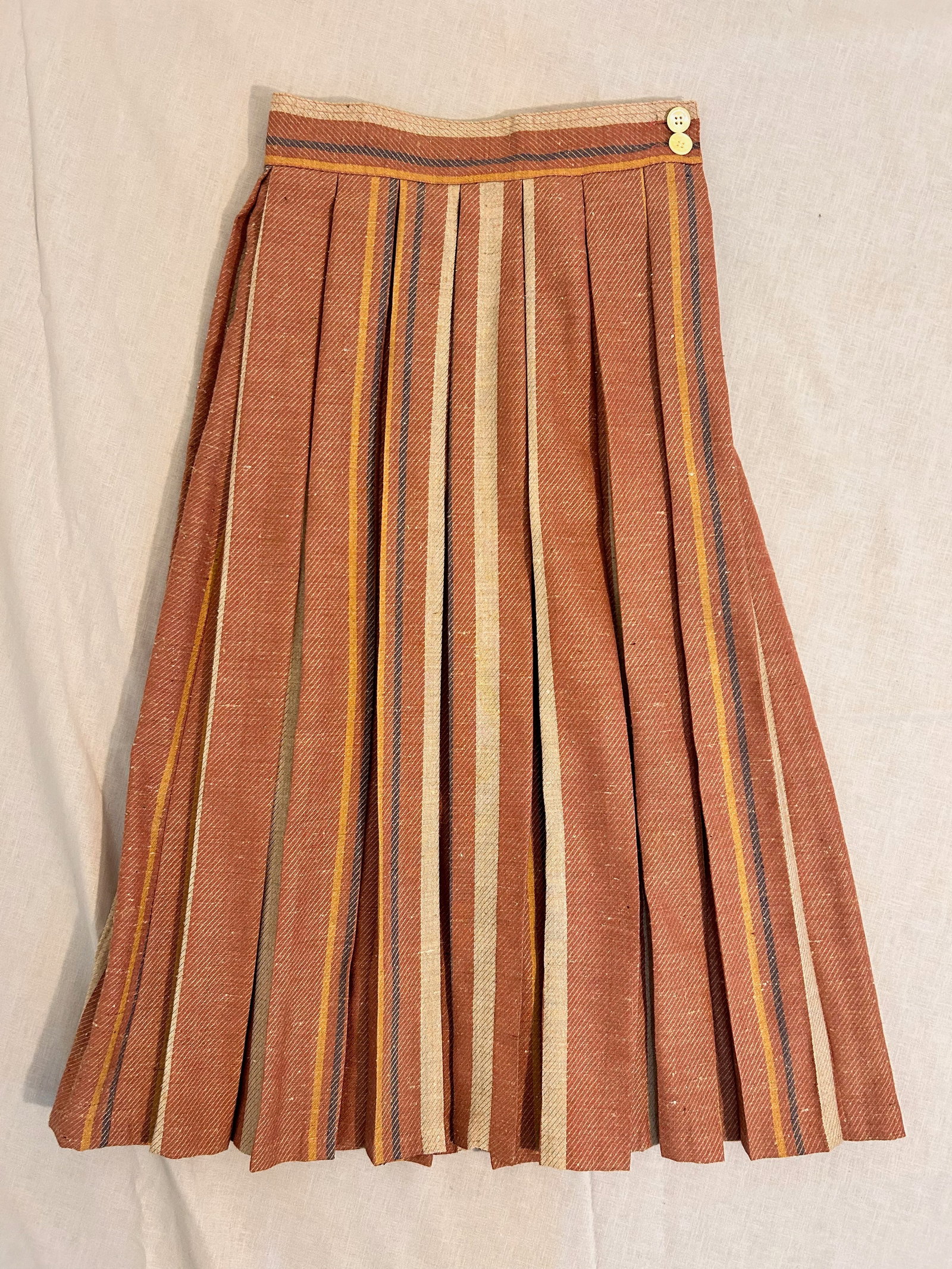 Vintage CHAUS Silk Blend, Wrap Style Skirt: Size 8, 50% Polyester, 40% Rayon, 10% Silk