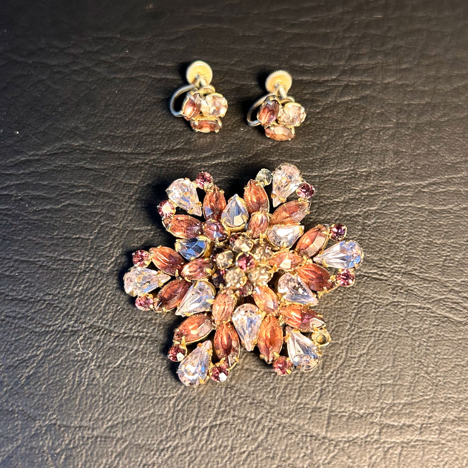 Vintage Amethyst Rhinestone Starburst Gold Tone Brooch with Matching Screwback Earrings: Item comes exactly as pictured