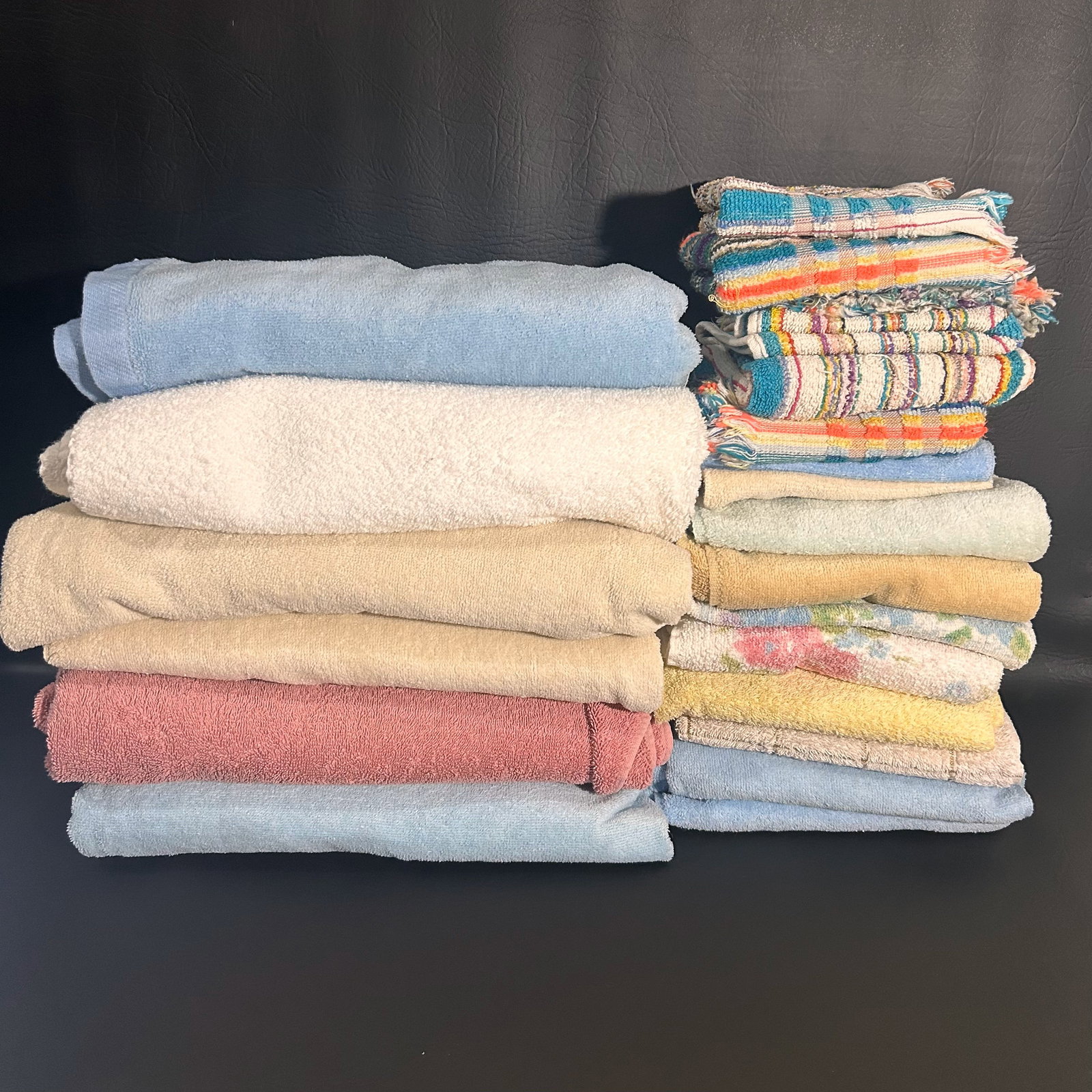 Lot of Vintage Household Towels, Good Mix of Body, Hand and Face: Item comes exactly as pictured