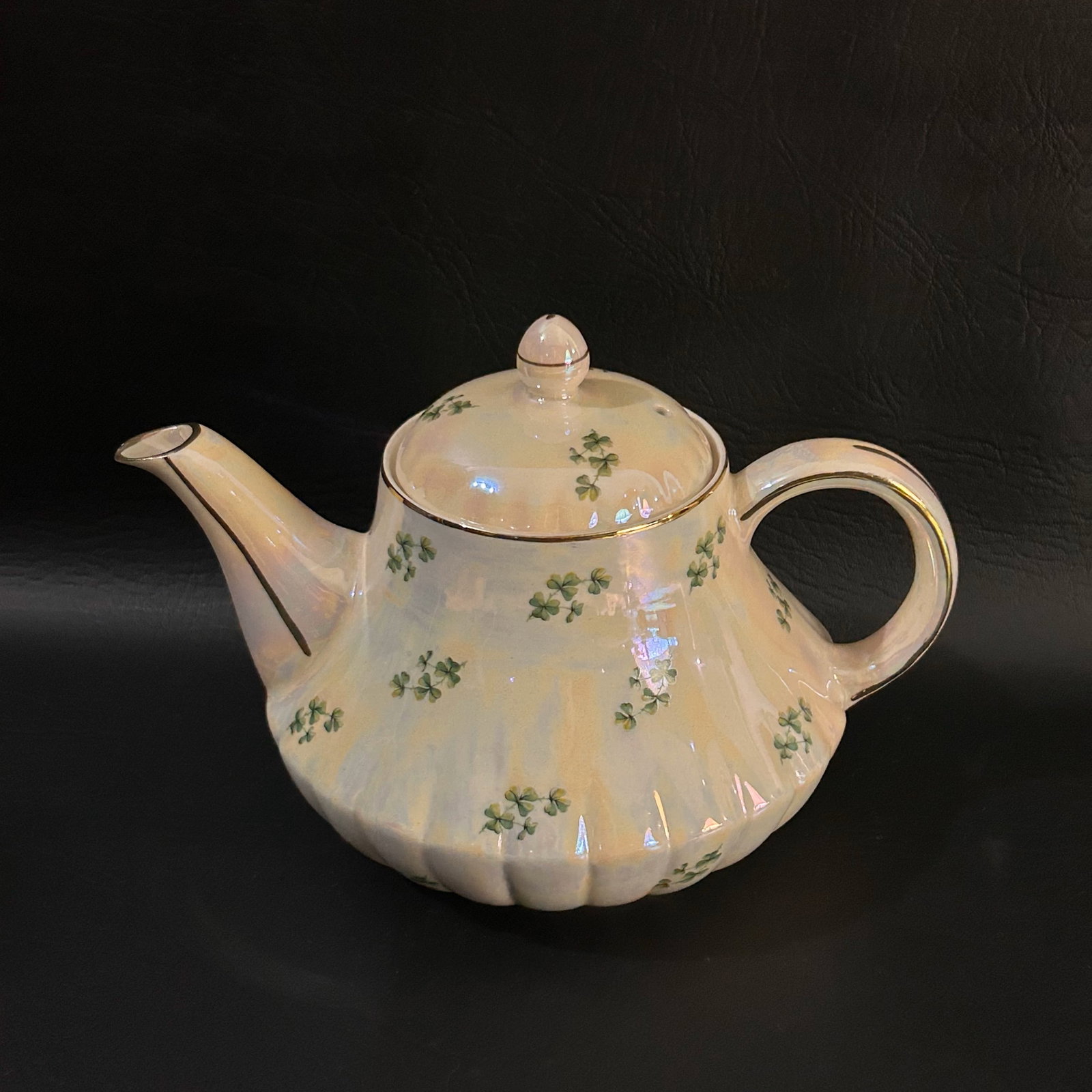 Vintage English Heatmaster June Shamrock Lusterware Teapot: W8.5in H6.5in D6in