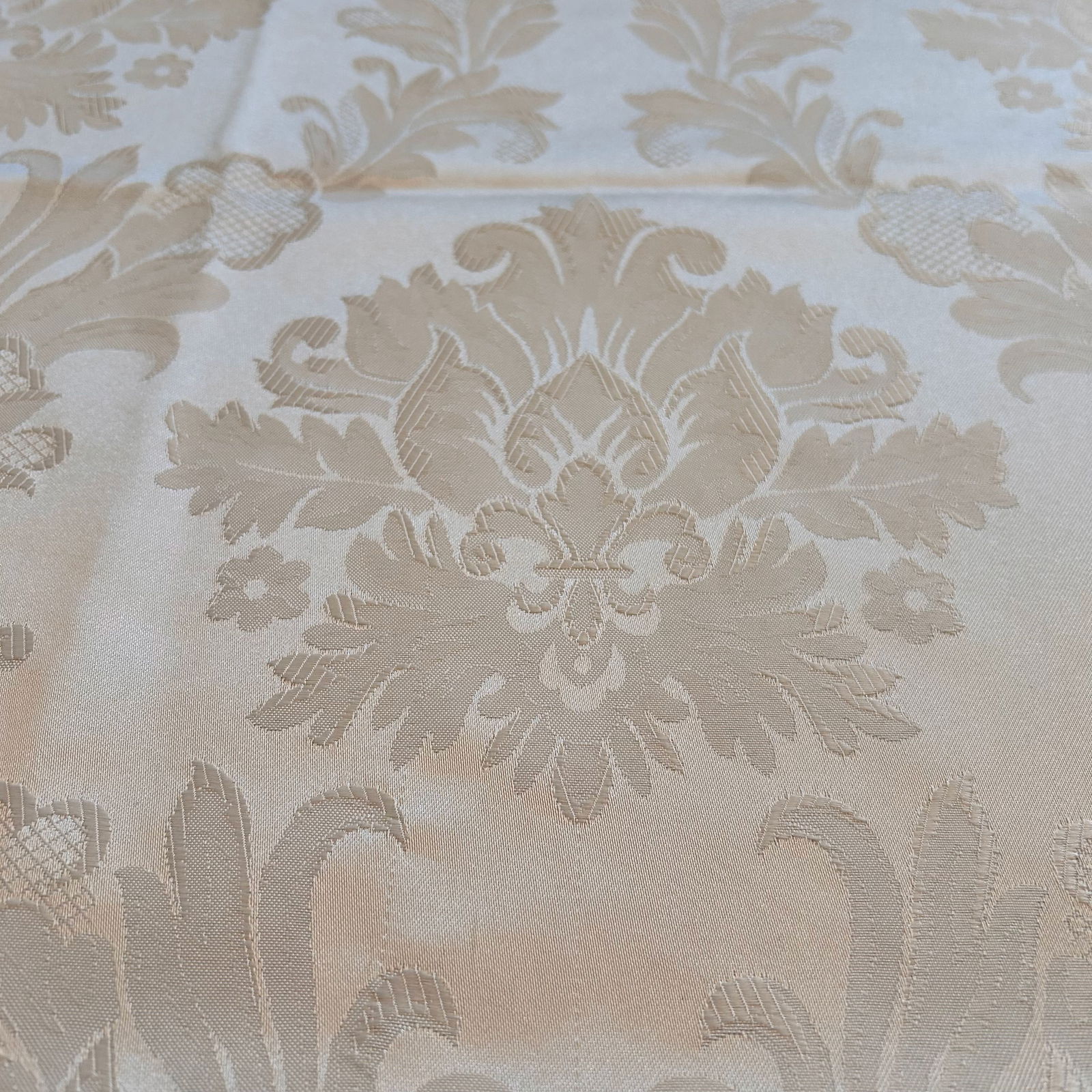 Elegant Off-White Floral Pattern Rectangular Table Cloth with 8 Napkins: 82X56 in, stain on cloth and 1 napkin