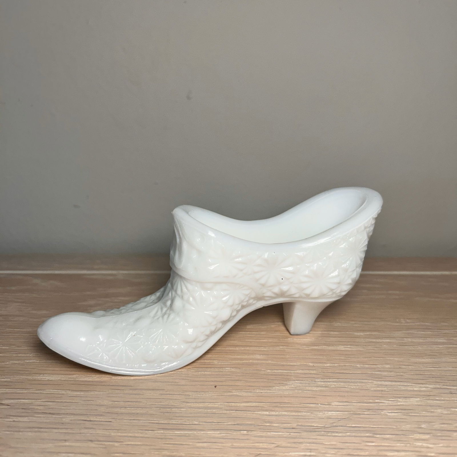 Vintage Daisy and Button Pattern Milk Glass Shoe (1 of 4)