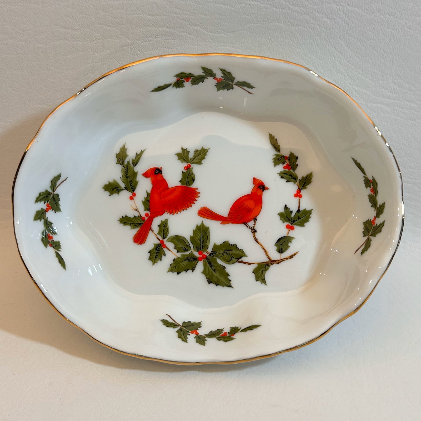1980's Lefton China Porcelain Trinket Dish: W5.5in H1.25in D4.5in