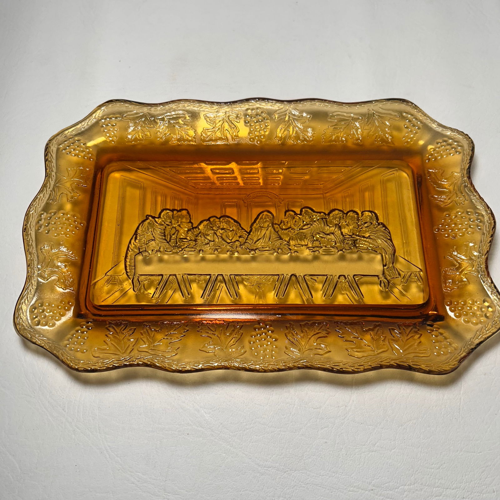 Vintage Amberina Glass Plate The Last Supper (1 of 3)