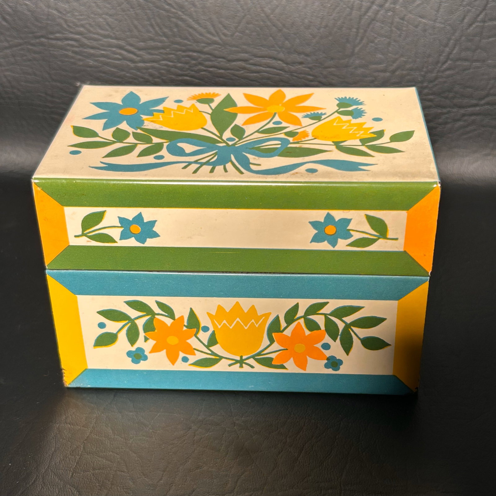 1970's Vintage Metal Recipe Box, Recipes Included!: W5.25in H3.5in D3.25in