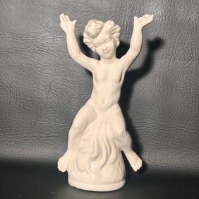 Vintage Ceramic Cherub With Hands Up