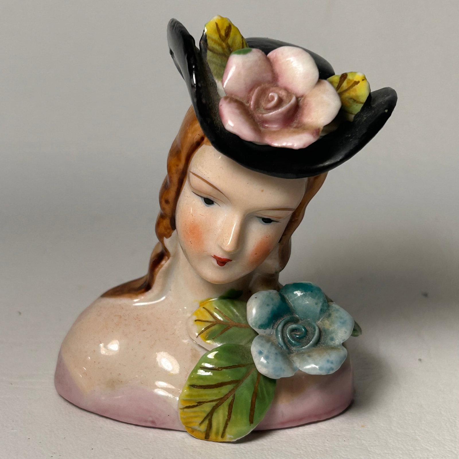 1940s Lady Head Figurine with Flowers 18th Century Style, Made is Occupied Japan: W3in H3.5in D2in