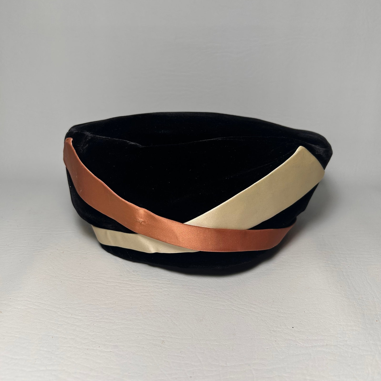 Stix Baer & Fuller Vintage 1960s Vintage LadiesPillbox Hat: W8.5in D10in H1in