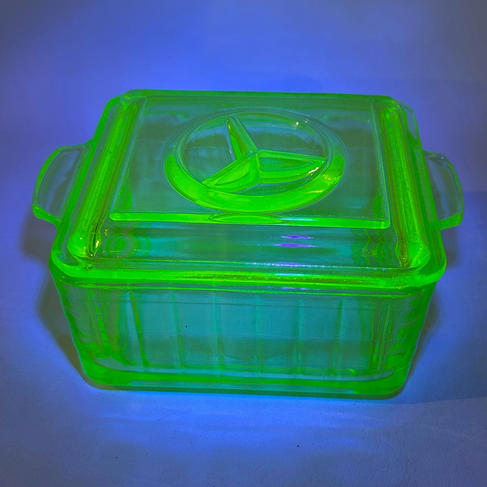 Antique URANIUM Depression Glass Food Saver Refridgerator Container (1 of 4)