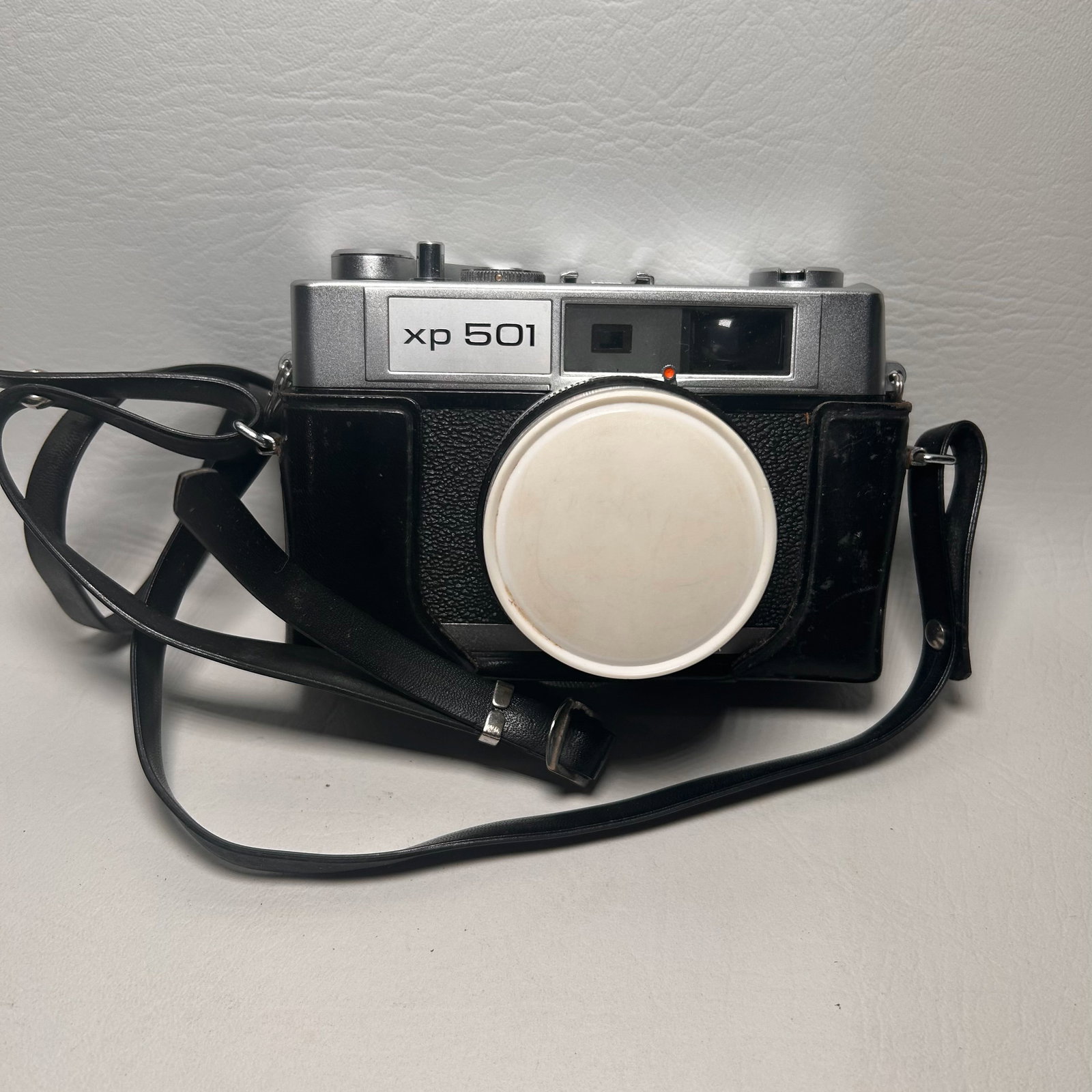 Vintage WARDS xp 501 Camera, JAPAN: W5.25in H4.25in D3in