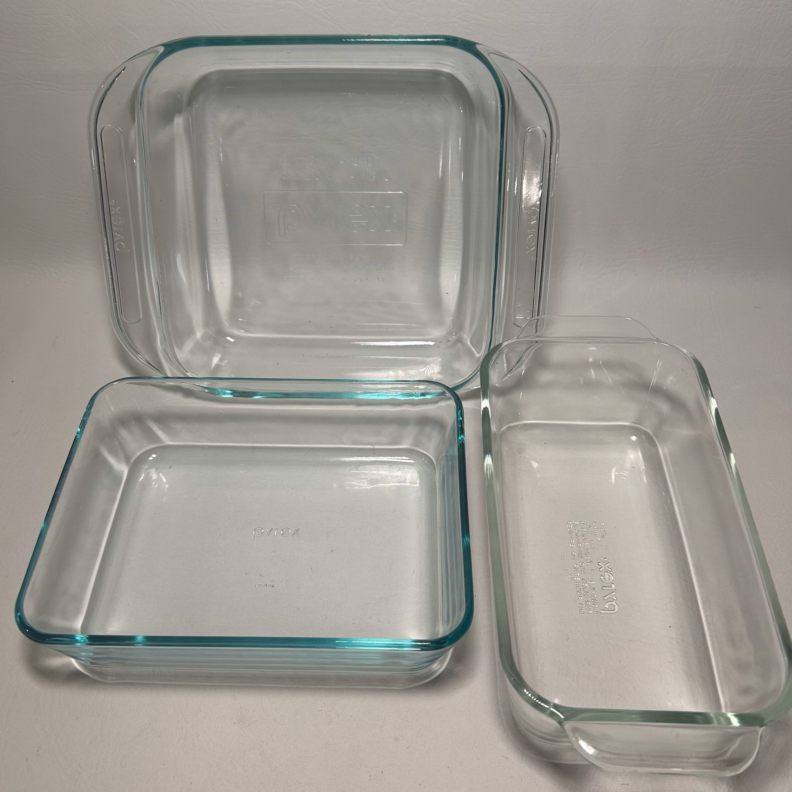 Modern pyrex Bakeware Set of 3: Measurements available upon request