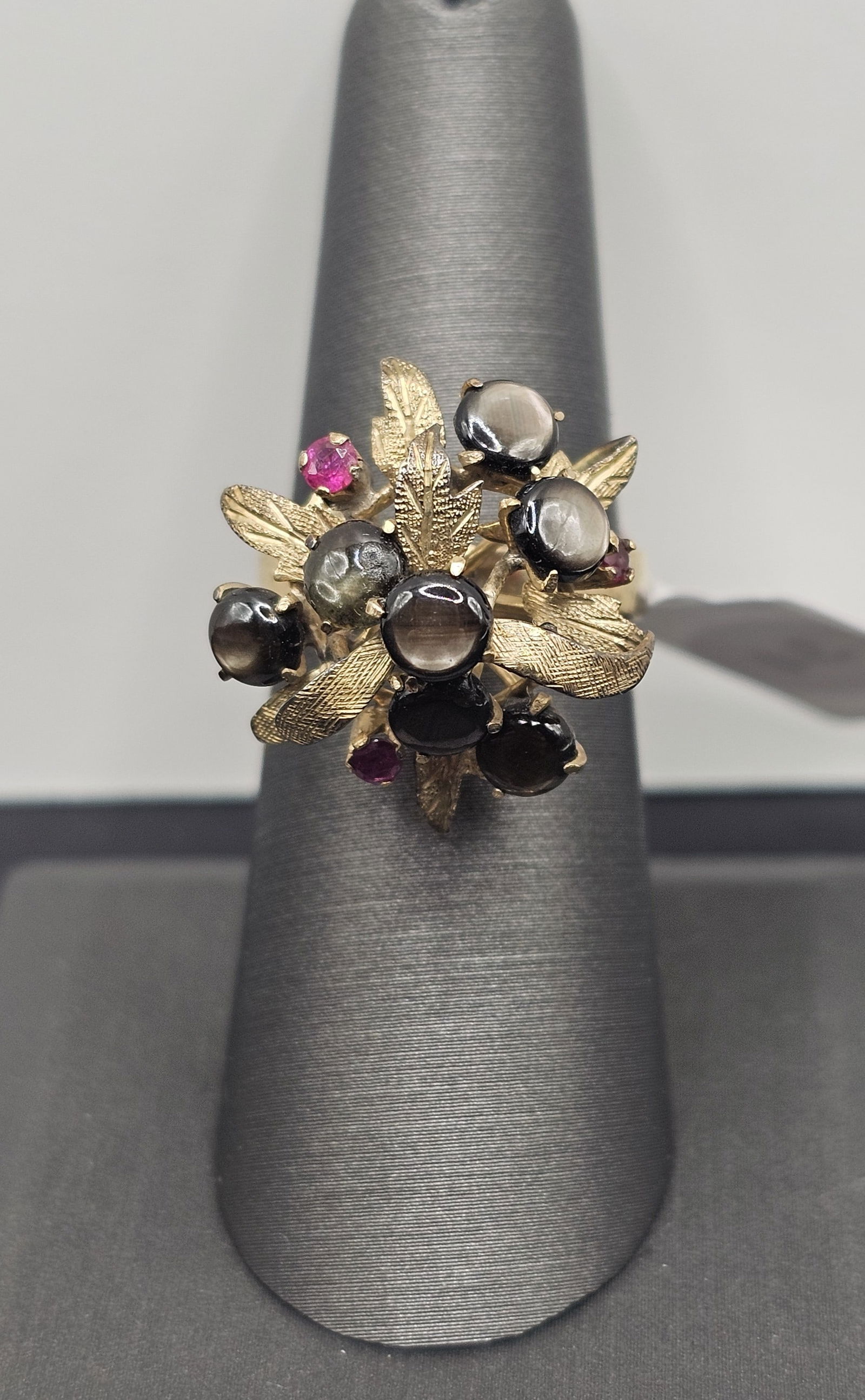 18K Star Sapphire & Ruby Ring (1 of 7)