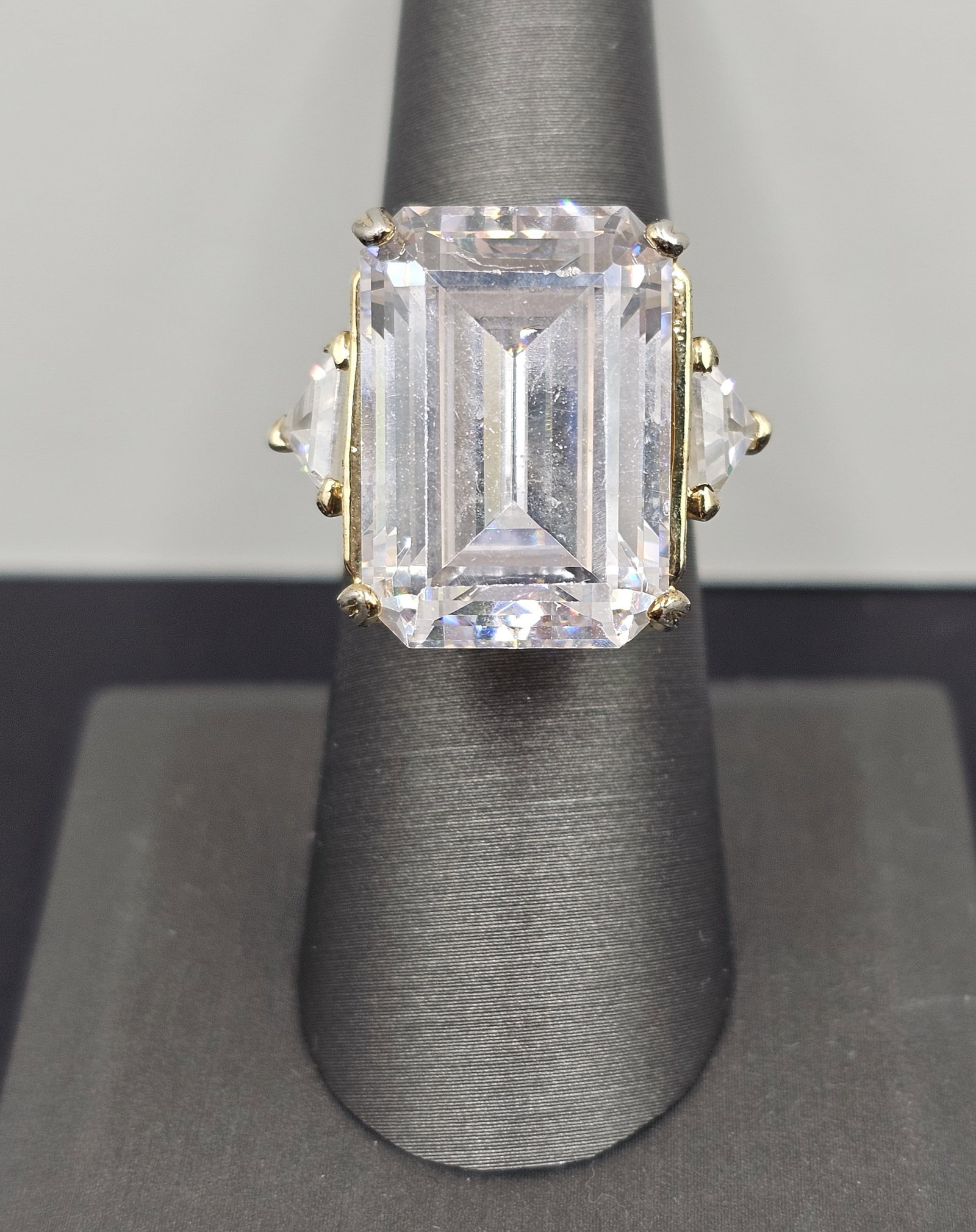 18K GE Cocktail Ring with Trillions: Size 6, 13.43 grams