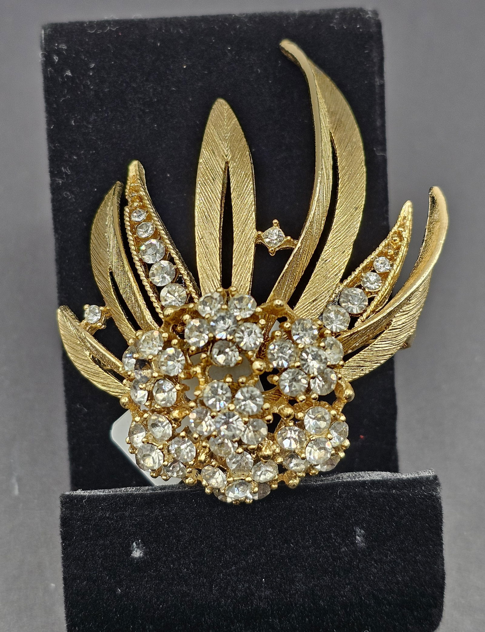 Gorgeous Vintage Lisner Brooch (1 of 2)
