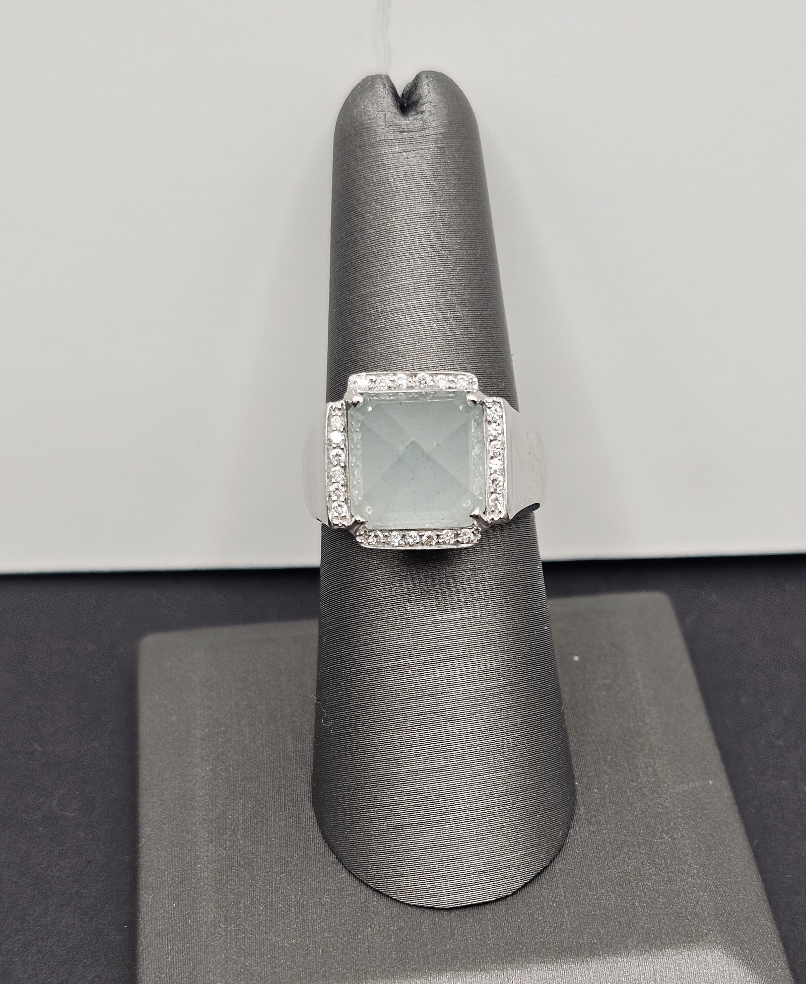 18K White Gold, Made in Italy Ring: Size 6.5, 12.34 grams