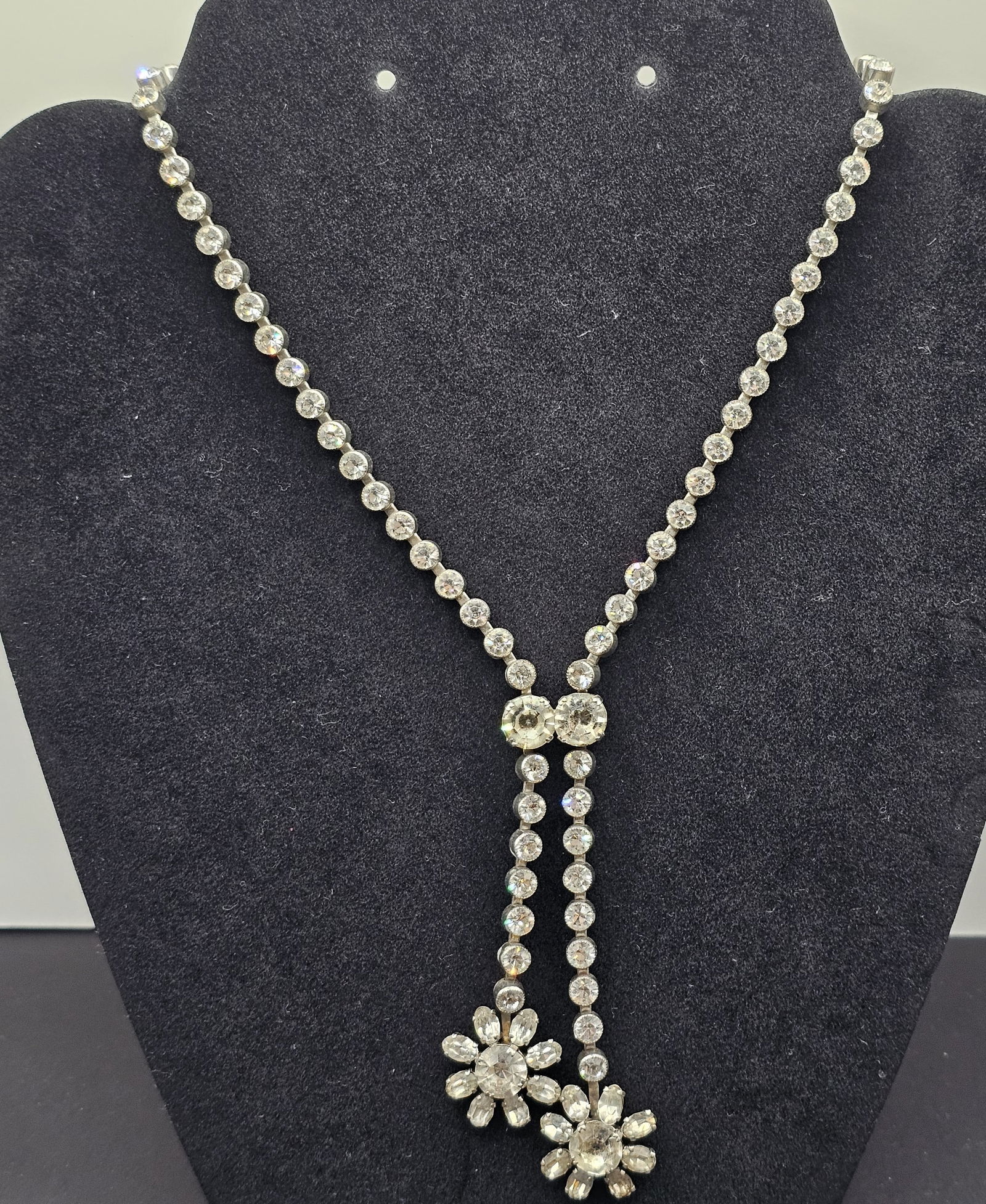 Antique Deco Cocktail Necklace: with 2 dangling flowers