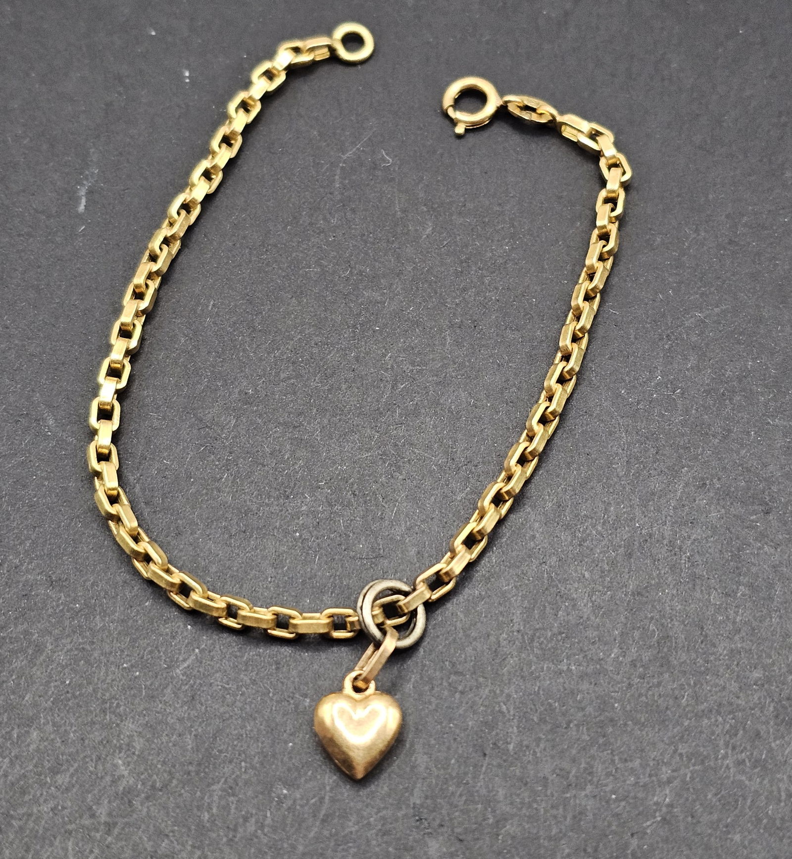 Gold Bracelet with Heart Charm: 4.68 grams