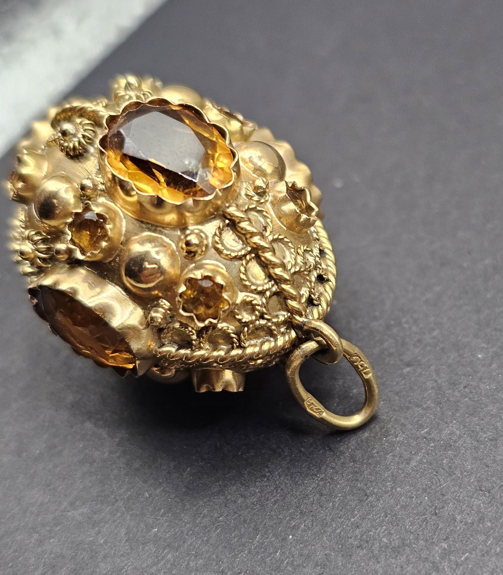 18K Citrine Pendant Egg shaped (1 of 3)