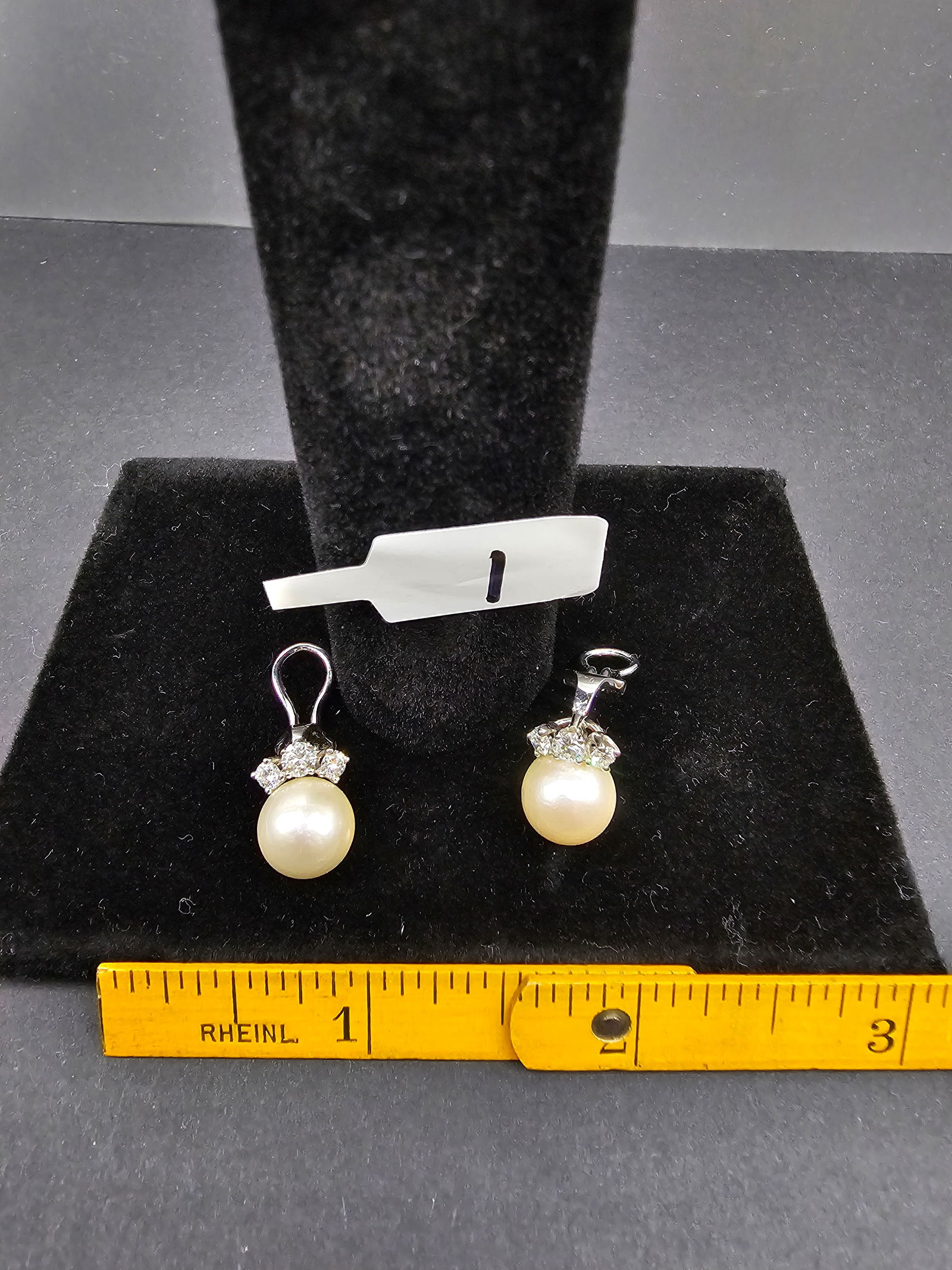 Gorgeous 18K Yellow Gold Earrings with Diamonds and Pearls (1 of 3)