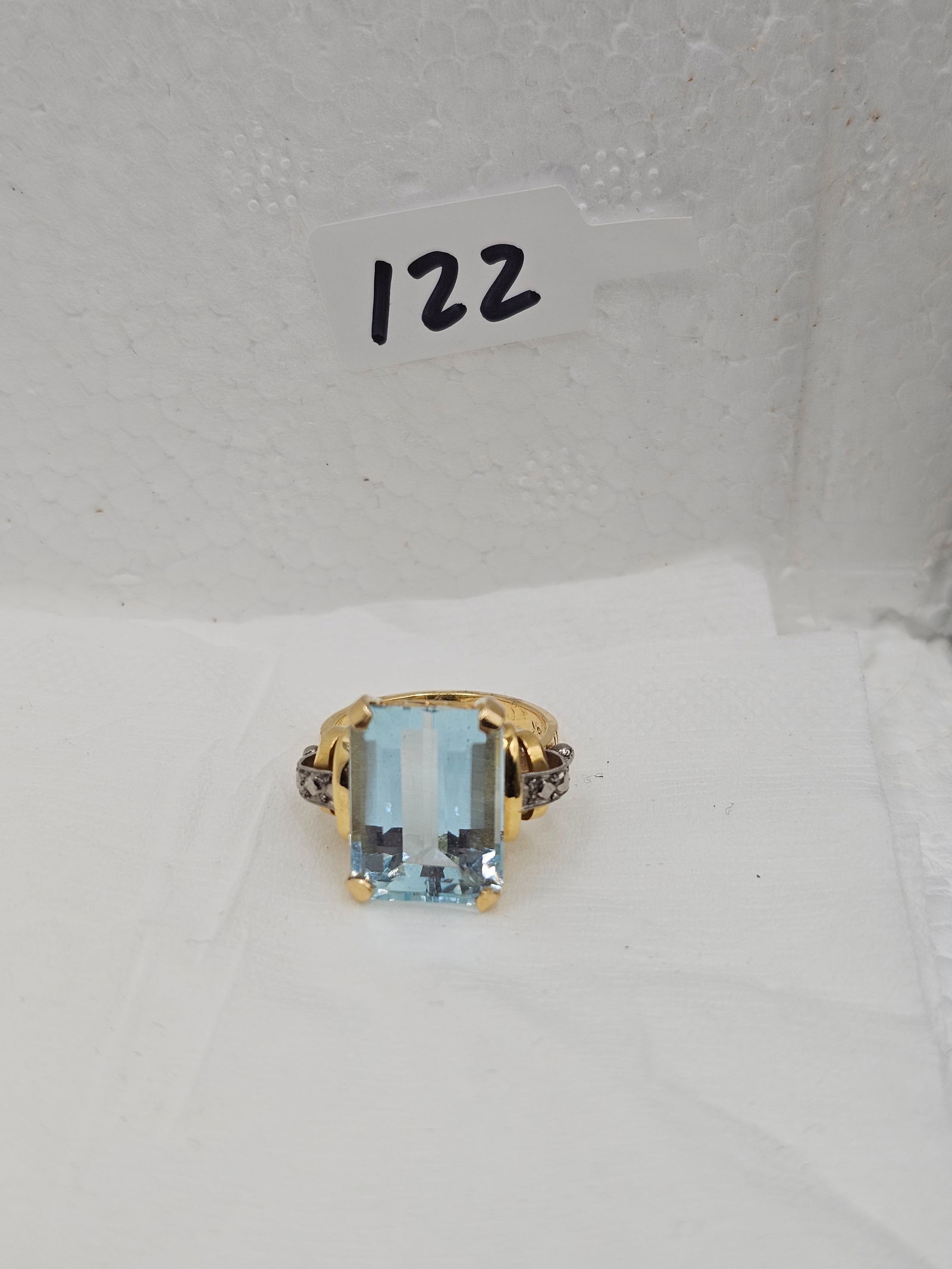 18k Aquamarine Ring: 18k Aquamarine Ring