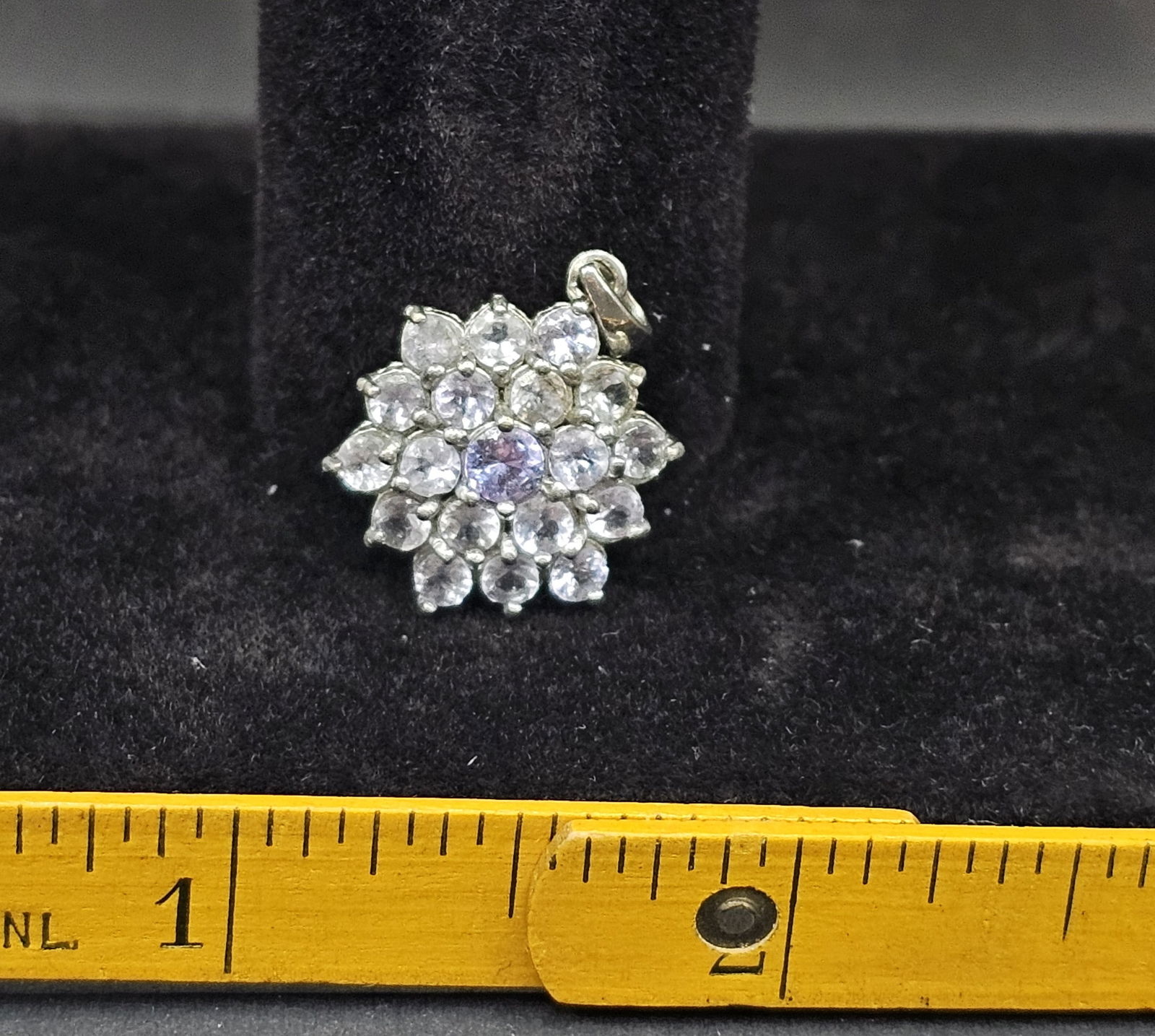 925 Silver Pendant with Tanzanites: 925 Silver Pendant with Tanzanites