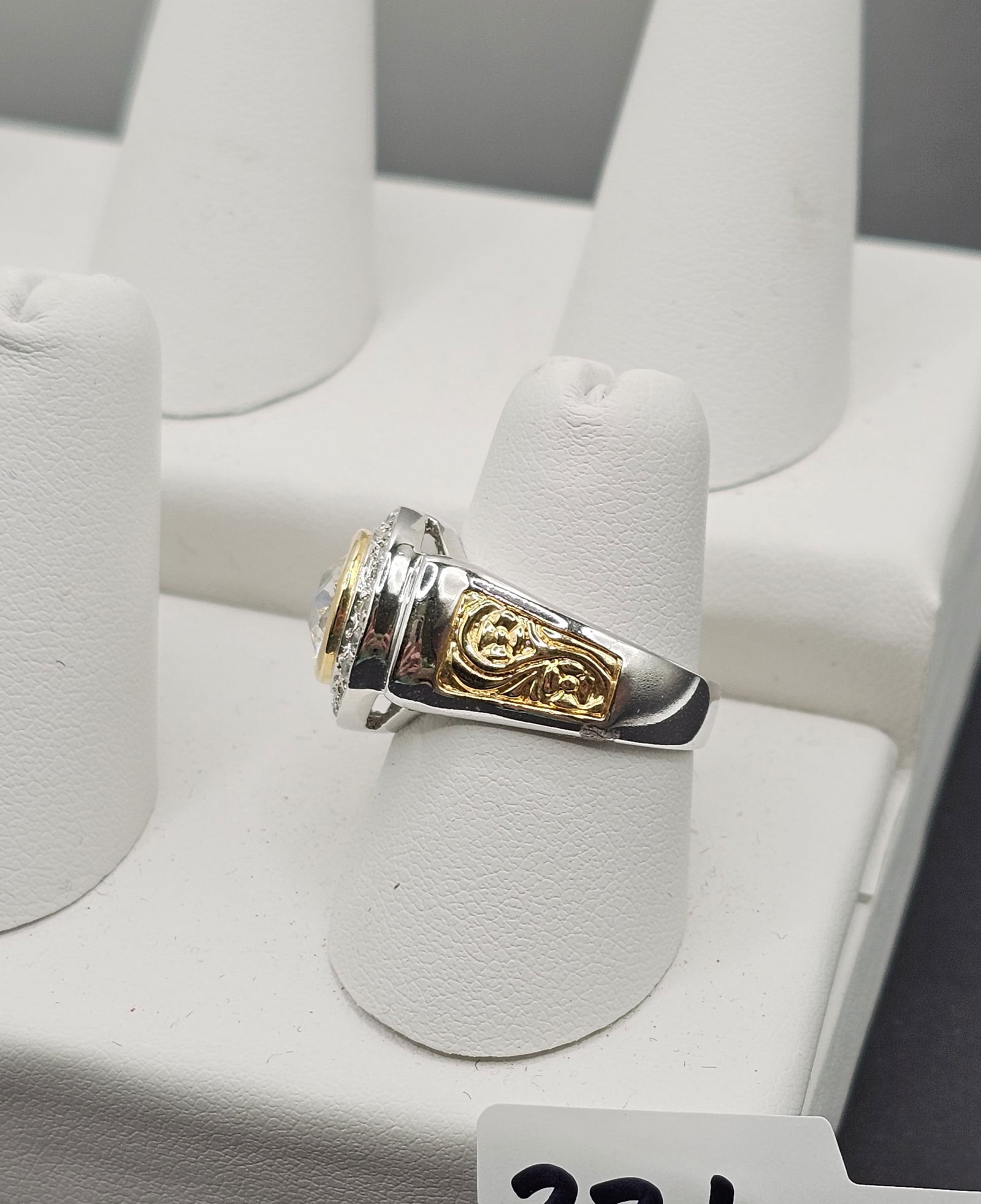 925 Silver Ring with Clear Stones: 925 Silver Ring with Clear Stones