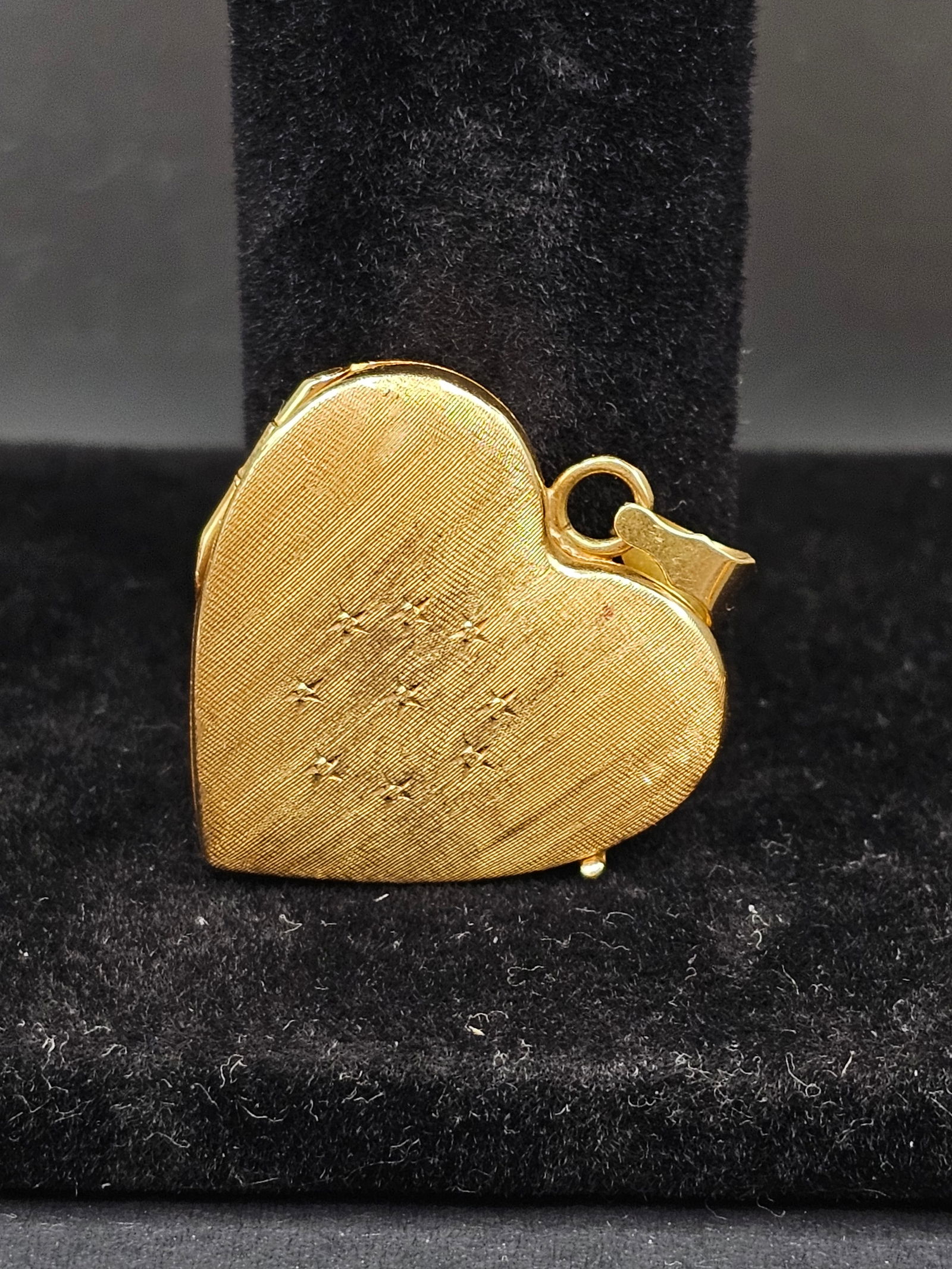 18k Heart Locket Pendant with picture frames in tact (1 of 5)