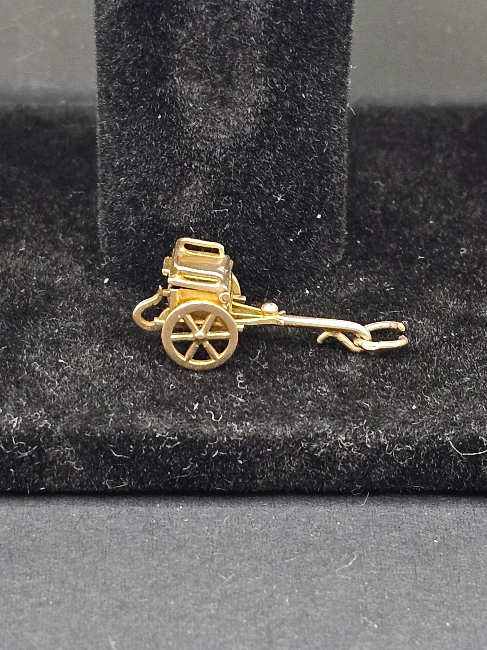 14 Carraige Charm, with moving wheels (1 of 4)