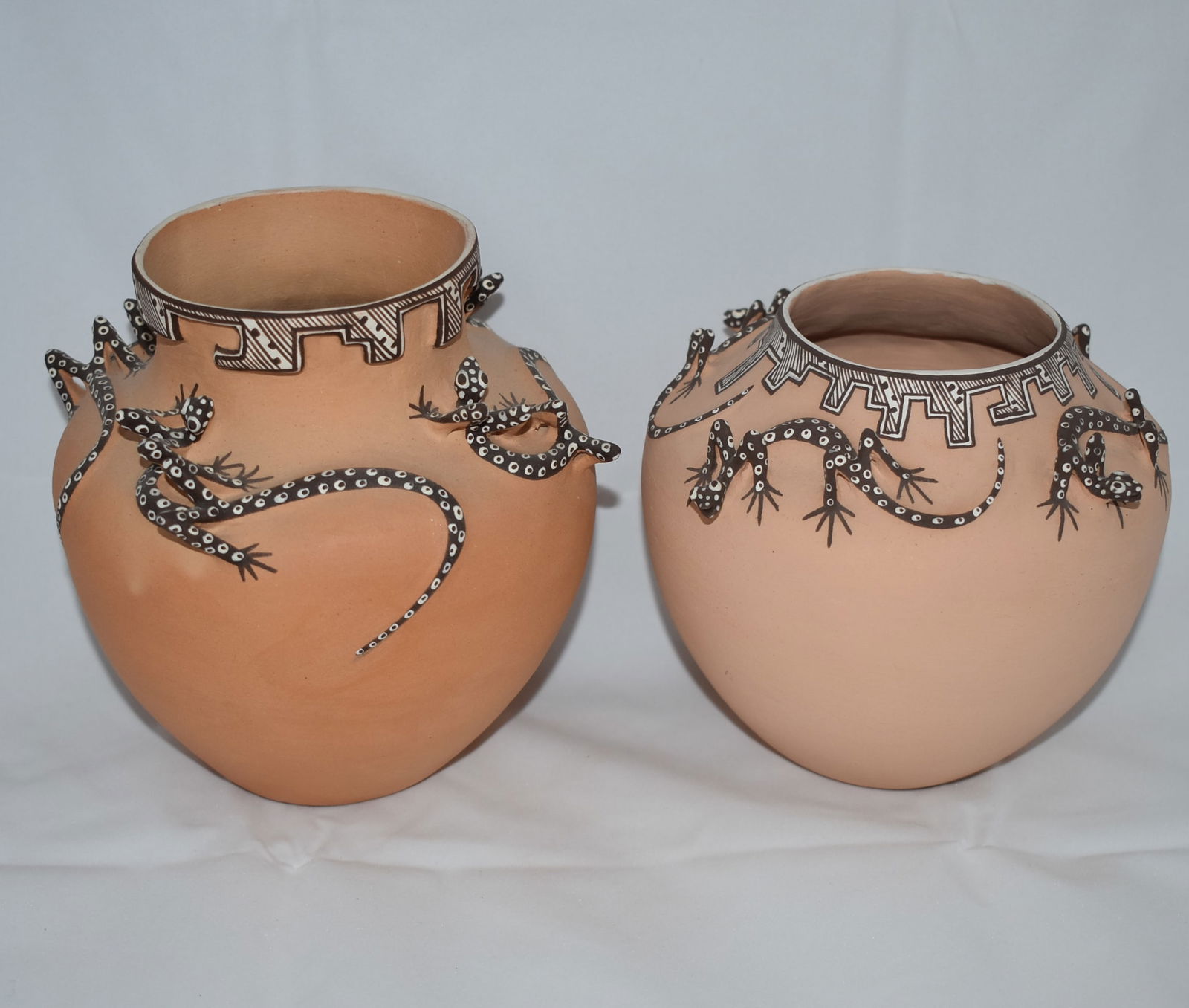 TWO NOREEN SIMPLICIO (ZUNI) POTS WITH LIZARDS (1 of 4)