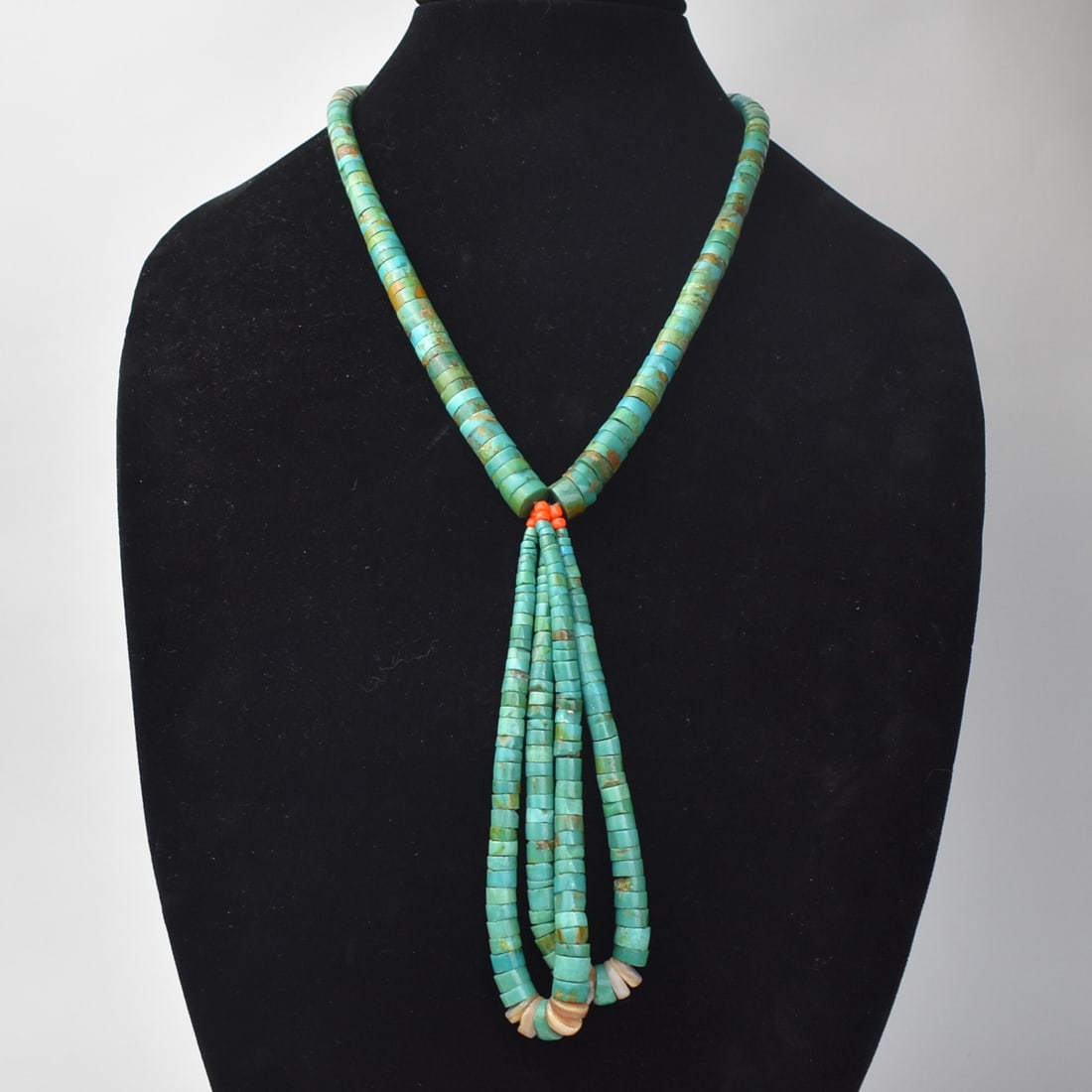 SANTO DOMINGO TURQUOISE NECKLACE WITH JOCLAS C. 1970s (1 of 3)