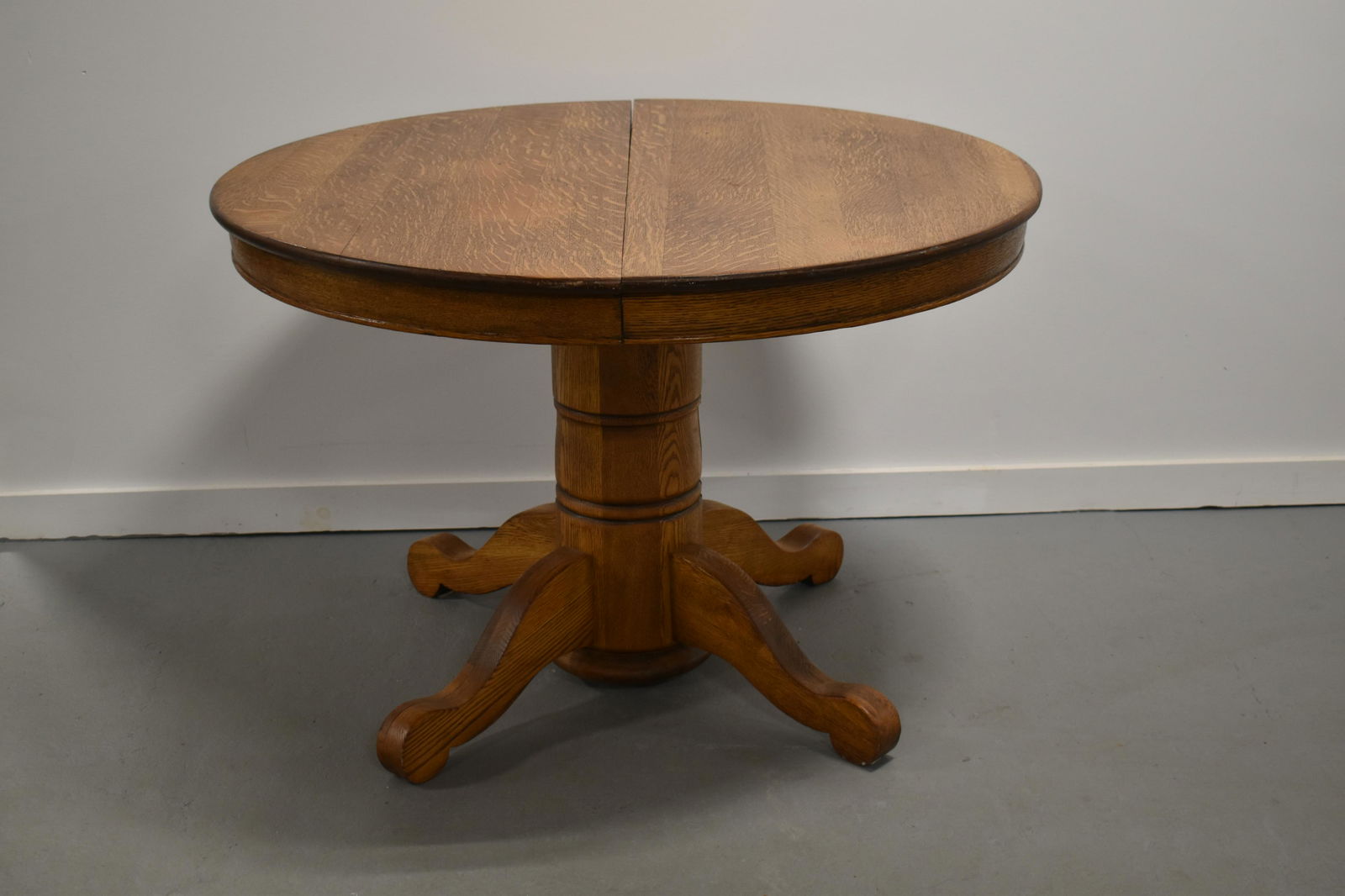 45" Round Oak Center Pedestal Table ROUND VICTORIAN OAK: 45" Round Oak Center Pedestal Table ROUND VICTORIAN OAK CENTER PEDESTAL DINNING TABLE WITH SCROLL FEET- 30 " T X 45" DIA- OLD REPAIRS, WEAR AND IMPERFECTIONS ROUND VICTORIAN OAK CENTER PEDESTAL DINNIN