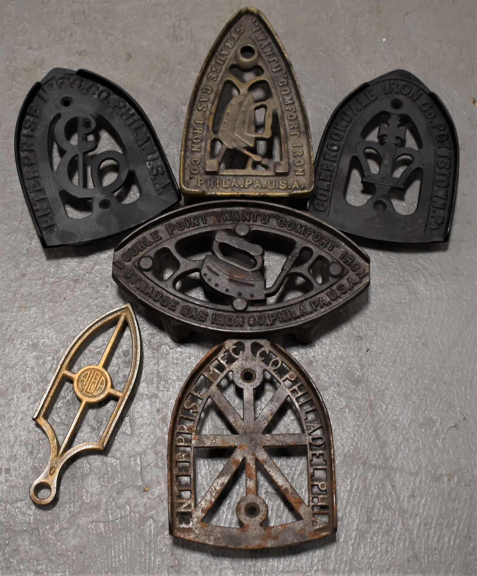Lot )6) Advertising Cast Iron Trivets: LOT (6) MISC. ADVERTISING CAST IRON TRIVETS - (2) STRAUSE GAS IRON CO., COLEBROOKEDGE ALBA - IMPERFECTIONS