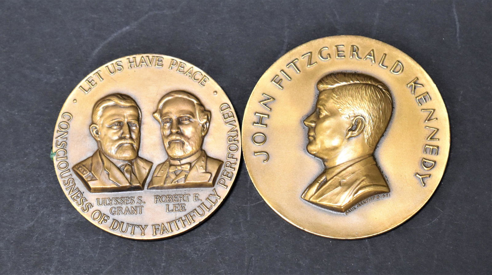 2 Bronze Medallions: LOT OF 2 BRONZE MEDALLIONS, US GRANT AND ROBERT LEE, JFK - NO FACE VALUE