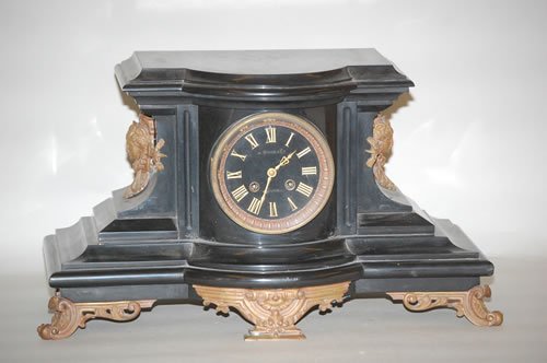 19TH CENT. BLACK SLATE MANTLE CLOCK