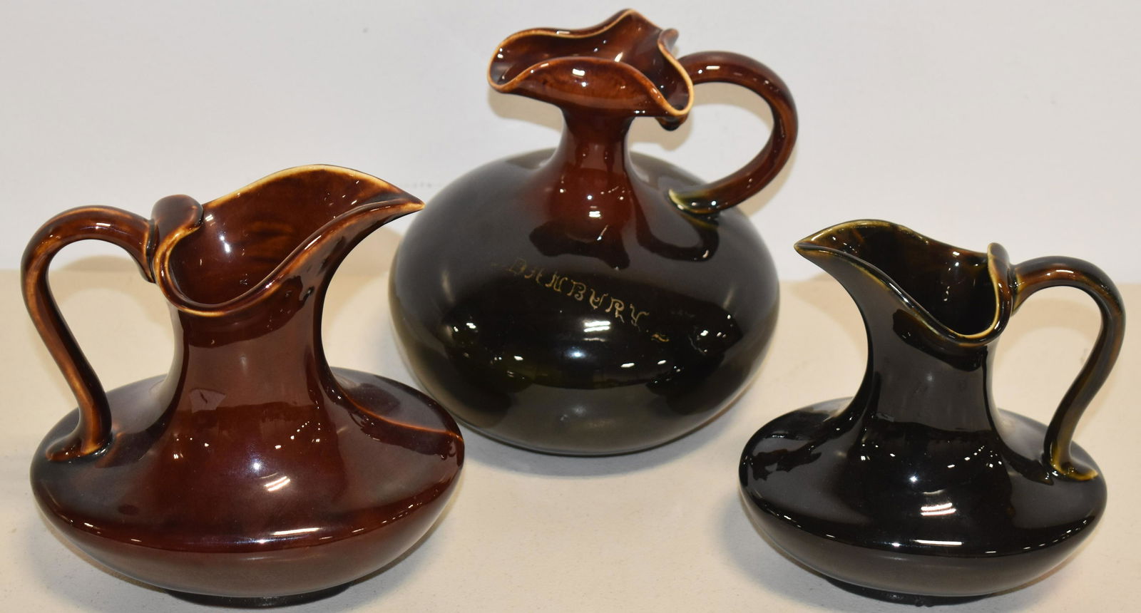 (3) Pieces of Hampshire High Glazed Art Pottery (1 of 3)