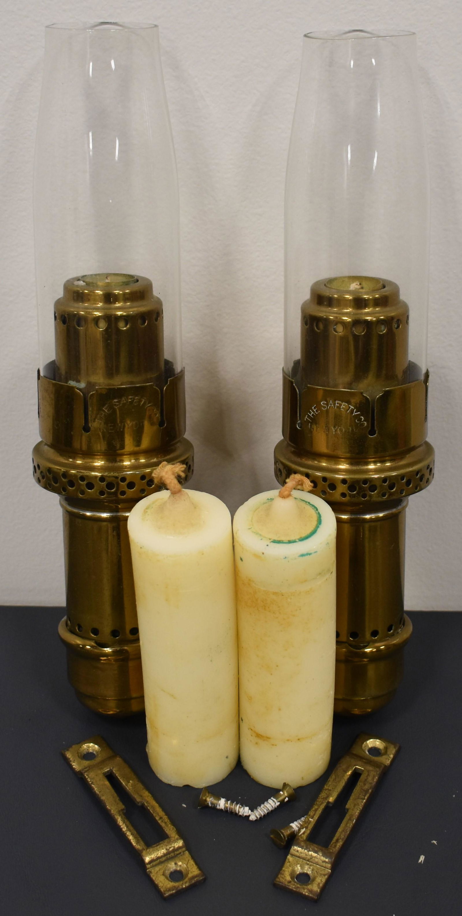 Pair Brass Railroad Caboose Lamps (1 of 5)