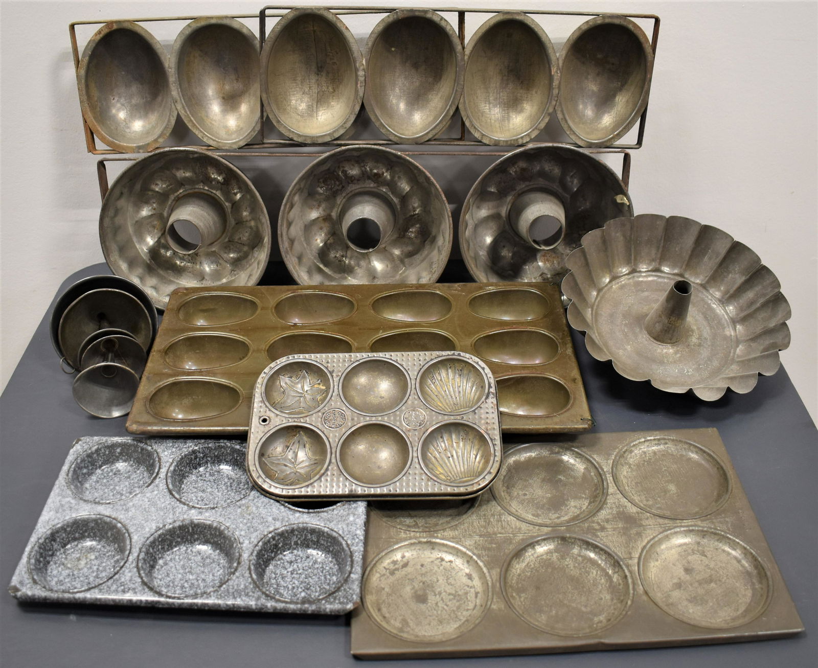 Lot of Vintage Tin Kitchenware (1 of 1)