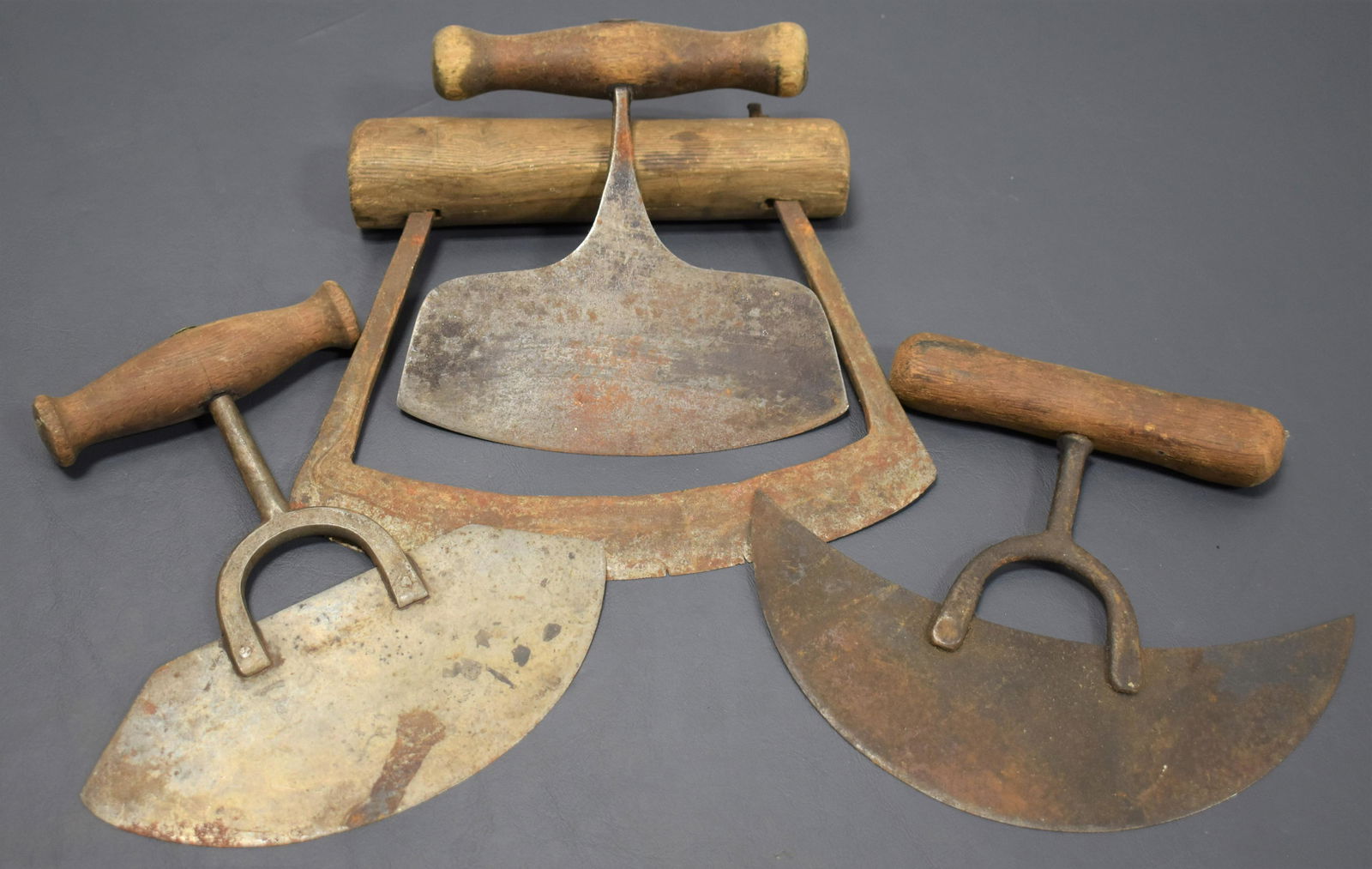 Lot (4) Vintage Kitchen Choppers (1 of 1)