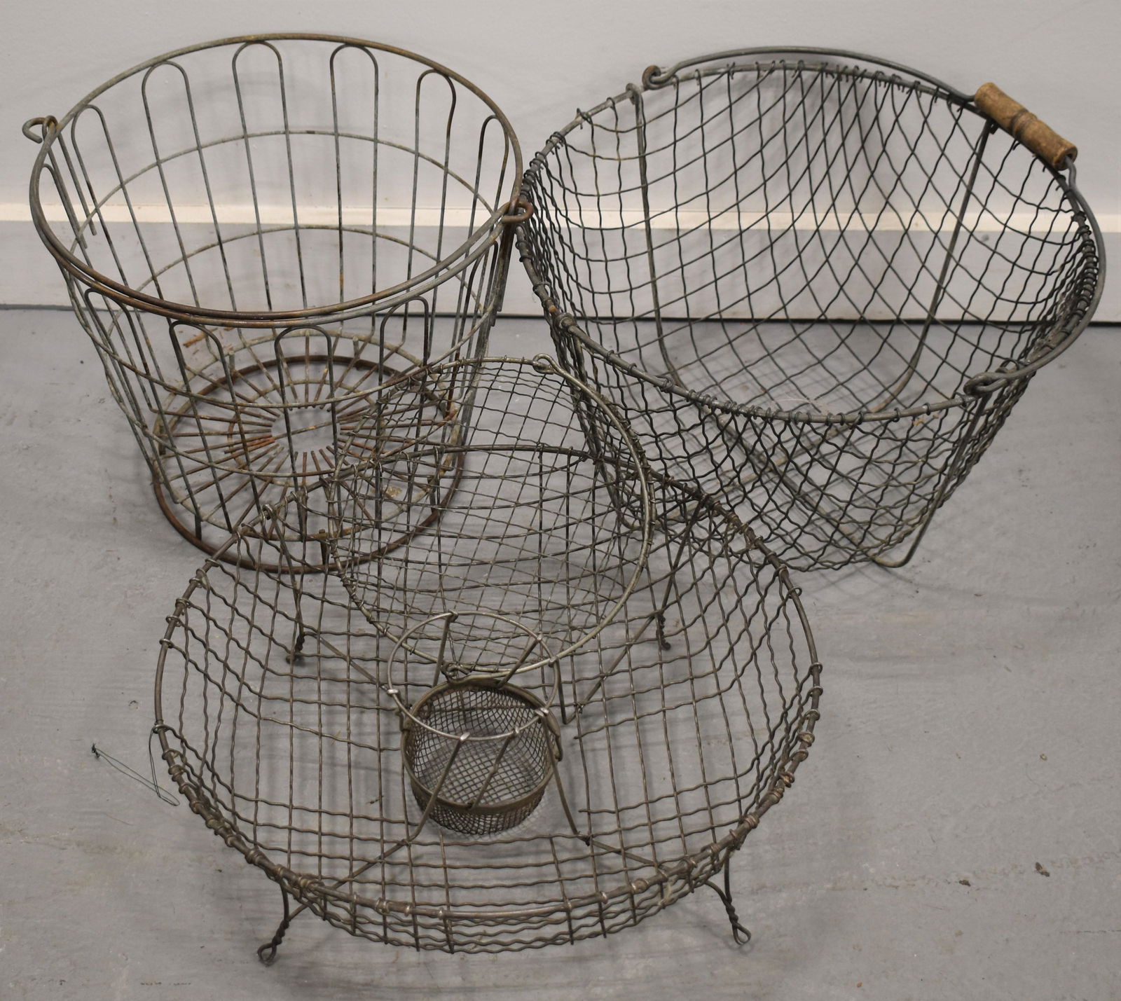 (4) Vintage Wire Baskets (1 of 1)