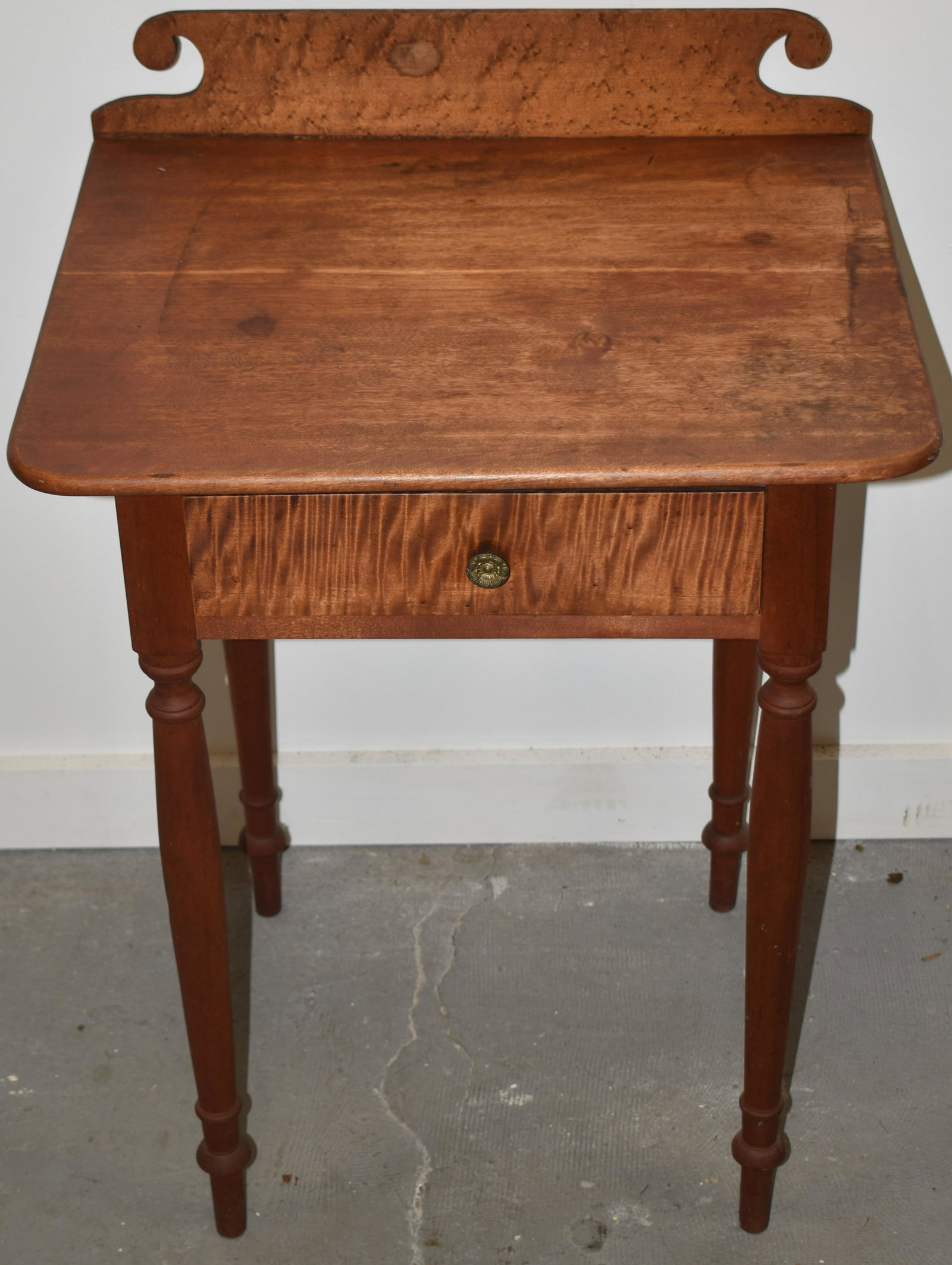 N.E. SHERATON 1 DRAWER STAND (1 of 2)